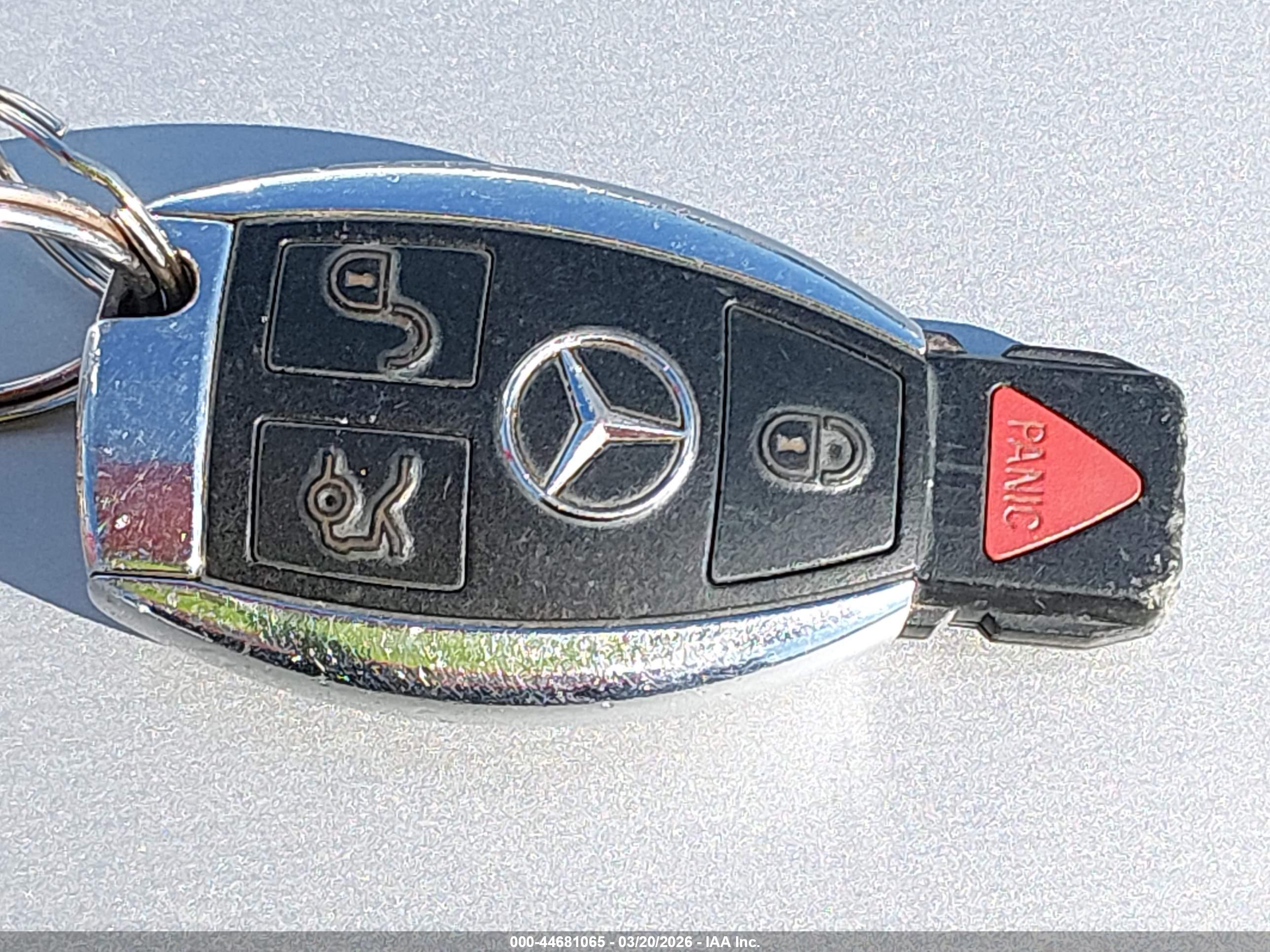 MERCEDES-BENZ E image 11