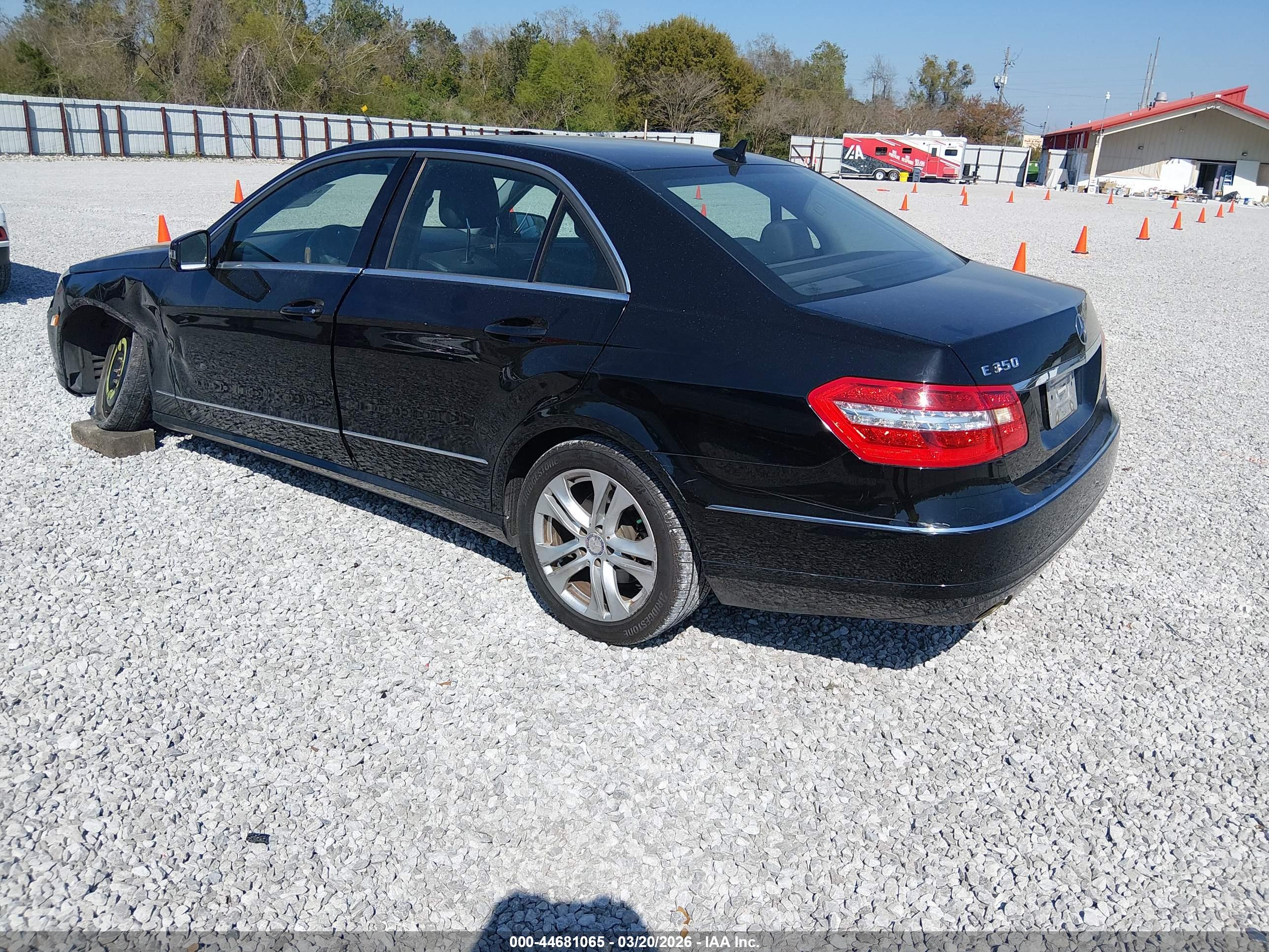 MERCEDES-BENZ E image 3