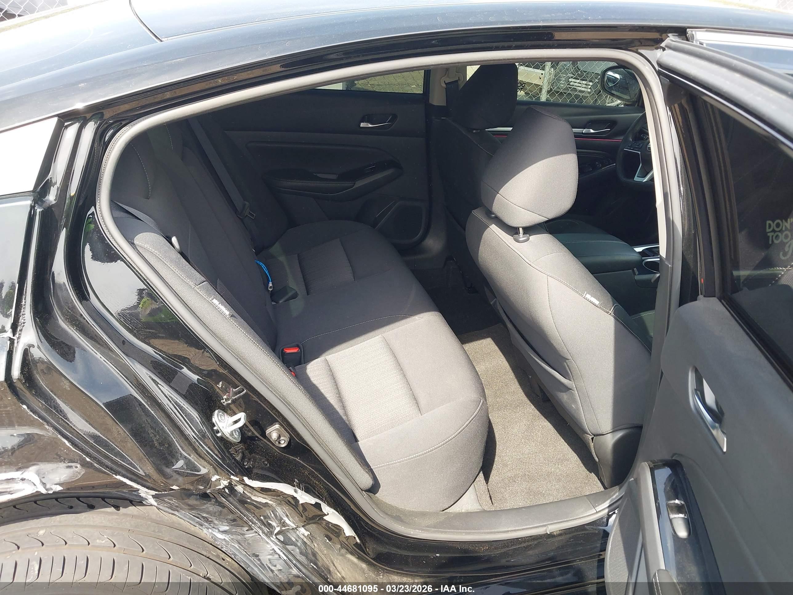 NISSAN ALTIMA image 8