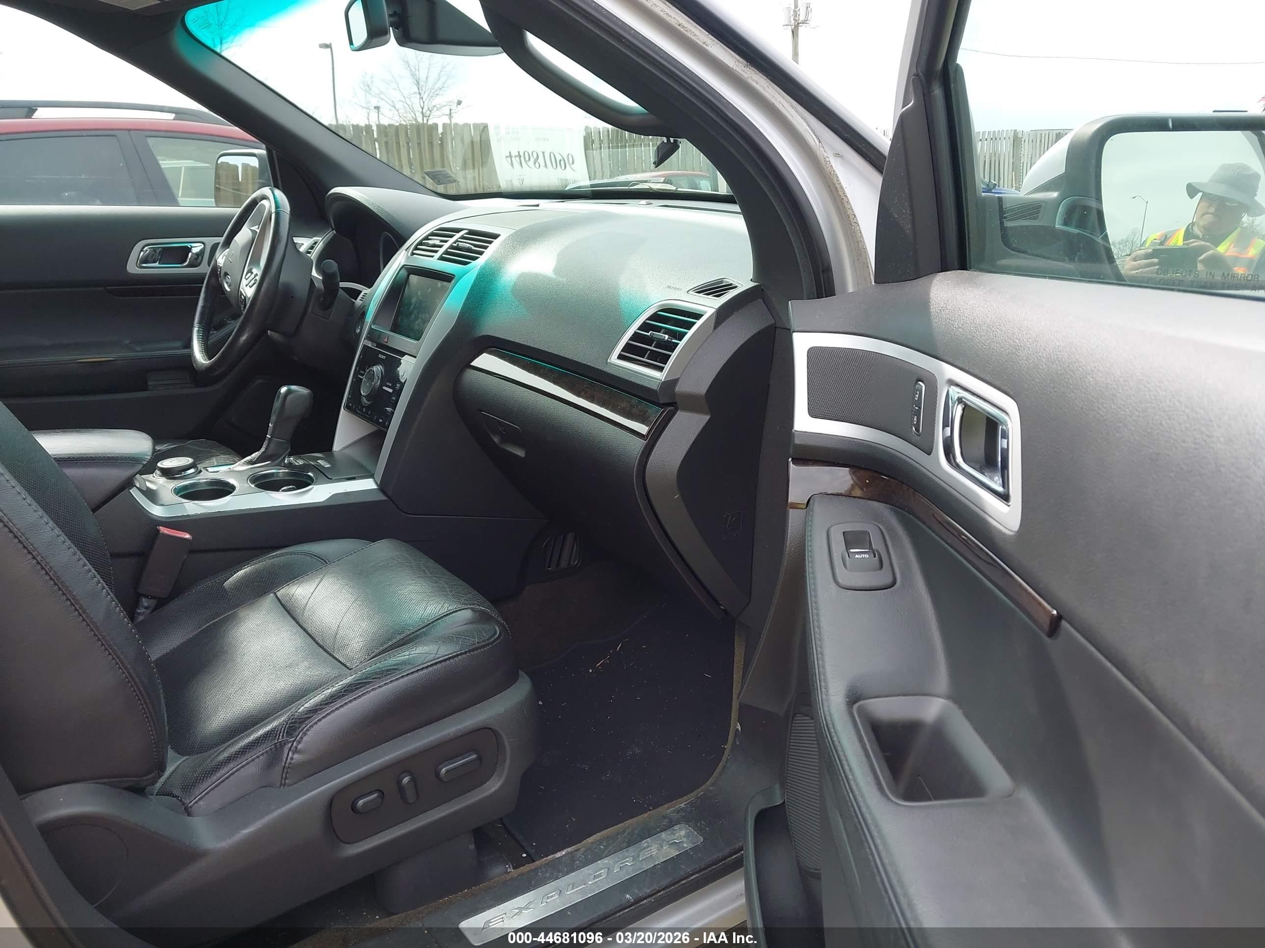 FORD EXPLORER image 5
