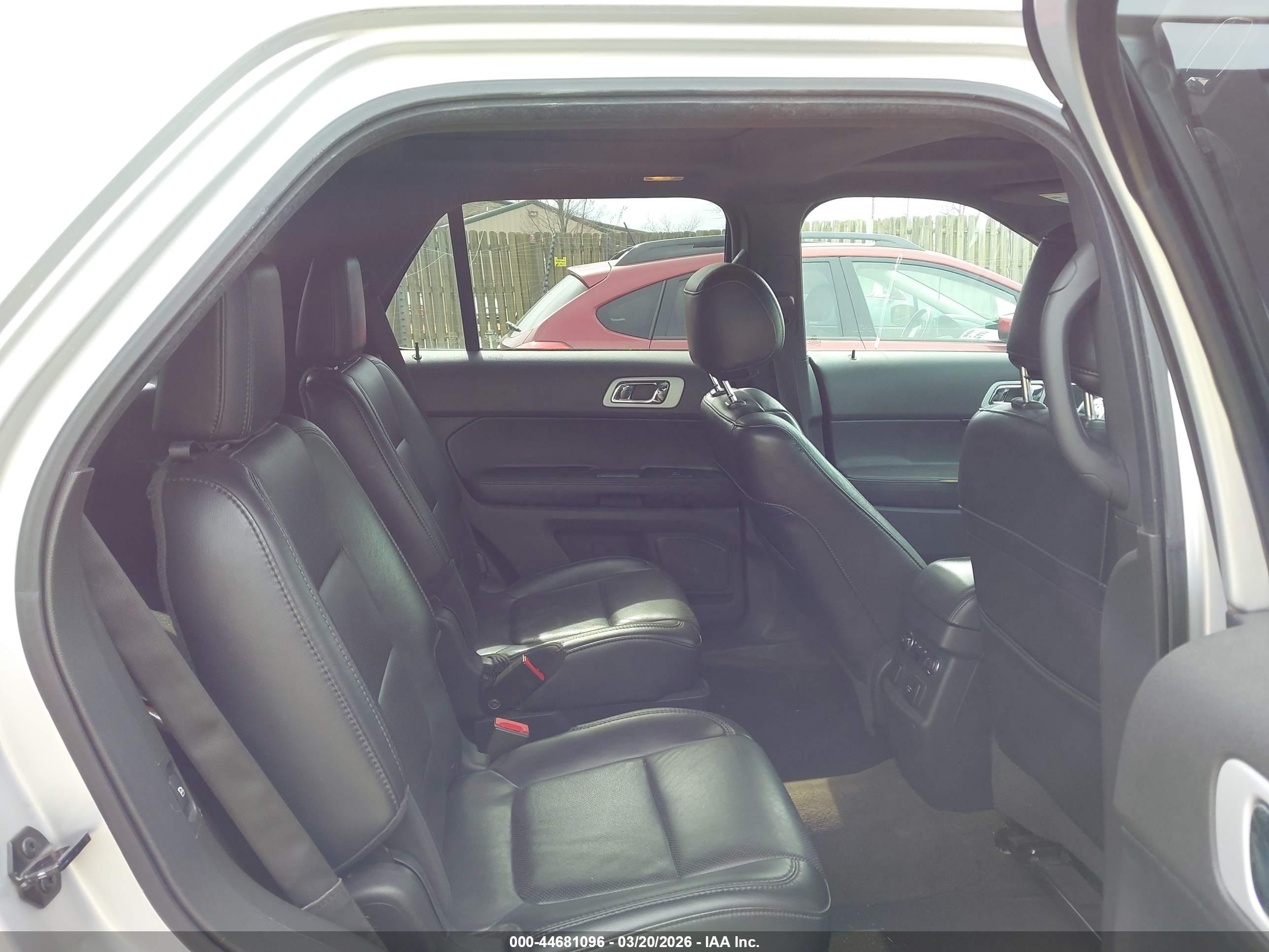FORD EXPLORER image 8