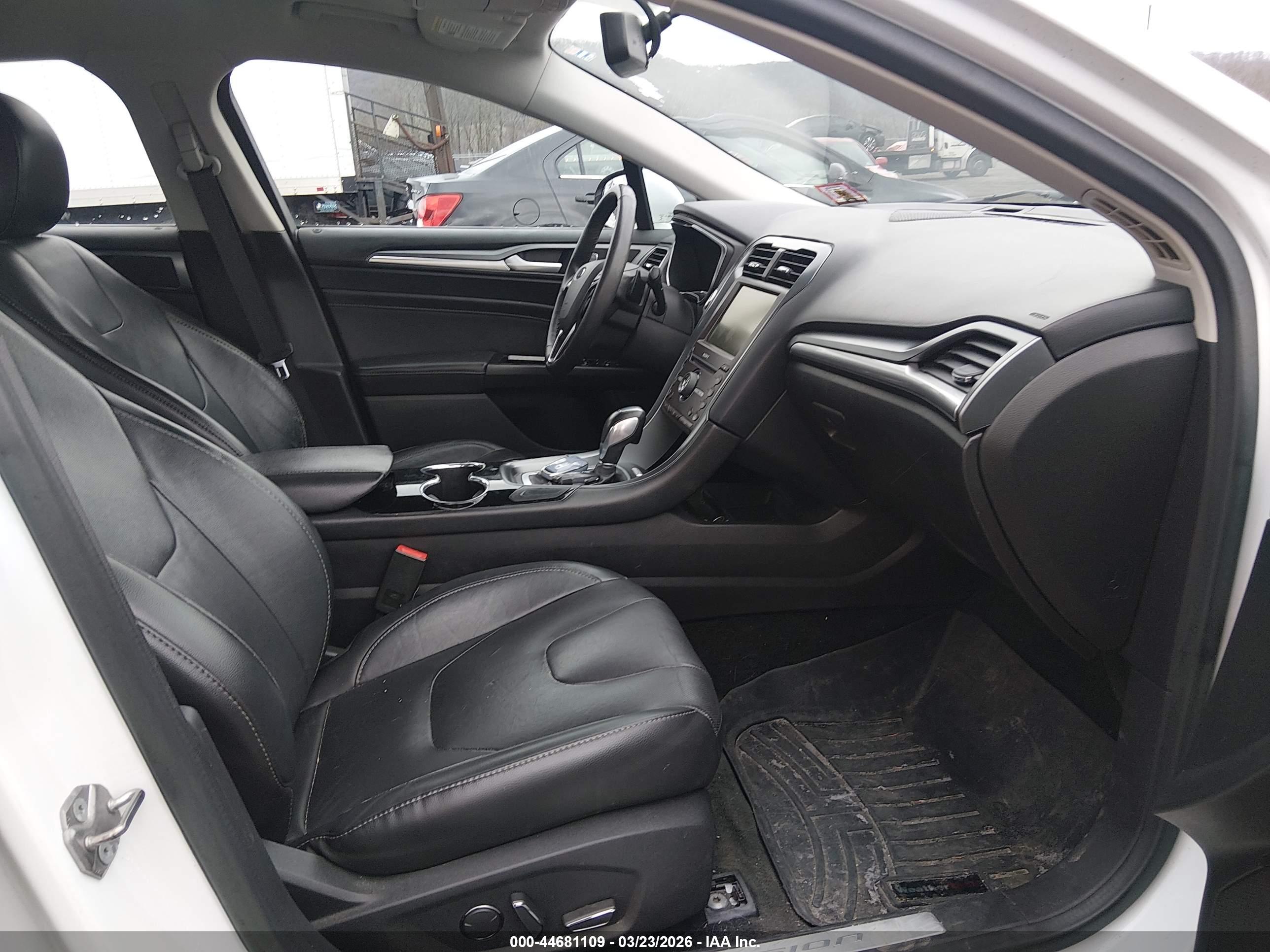 FORD FUSION image 5
