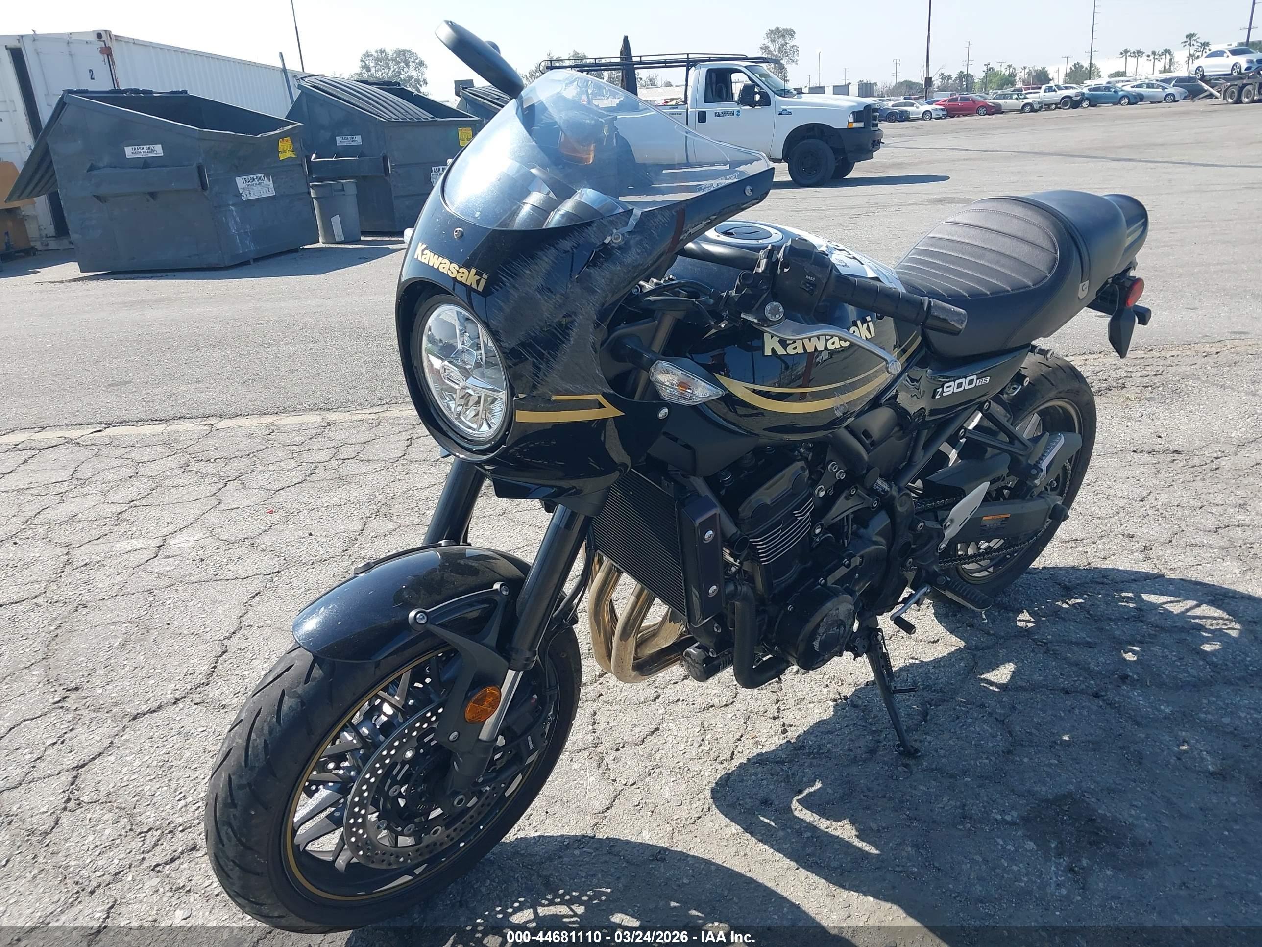 KAWASAKI ZR900 image 2