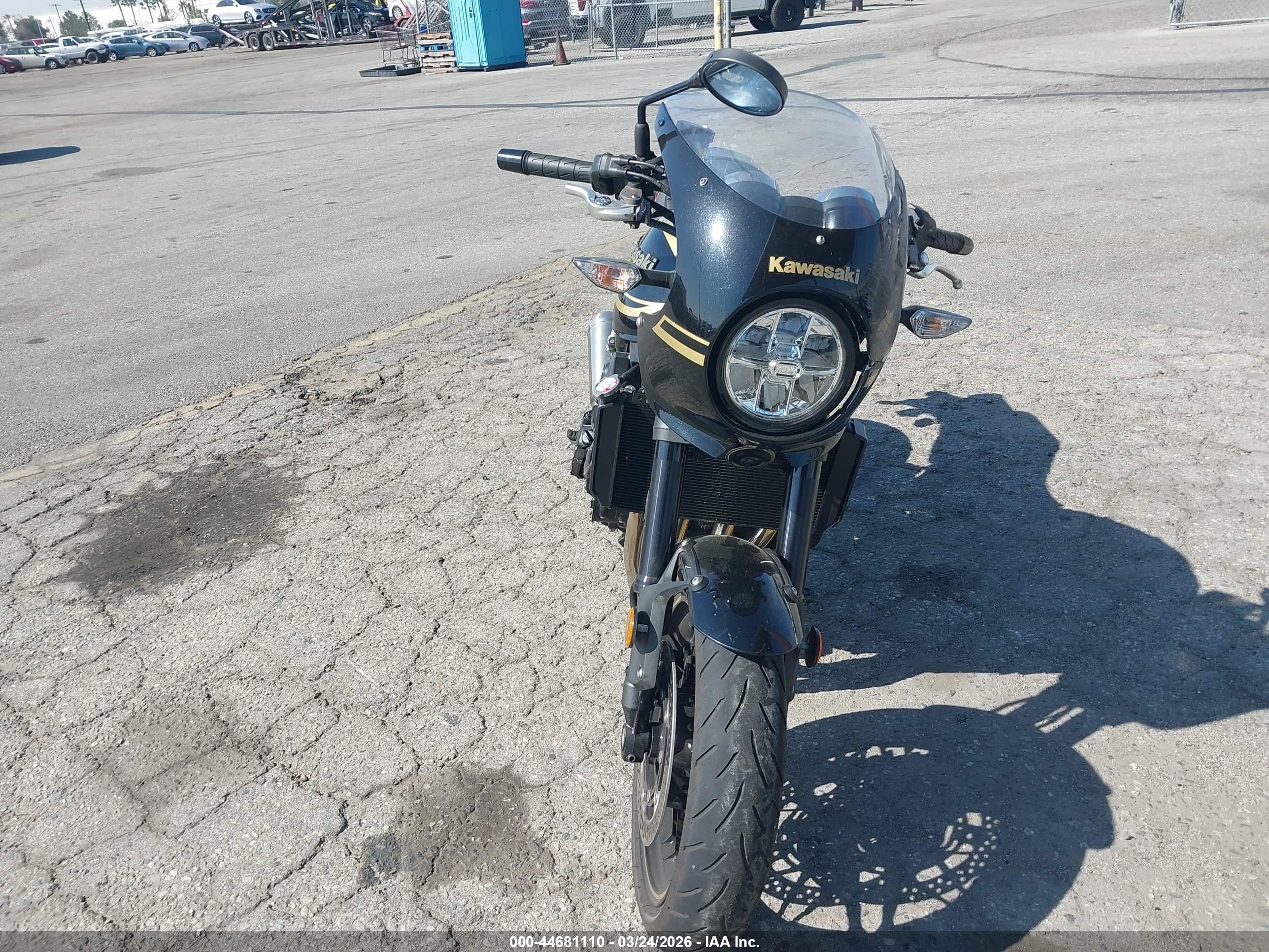 KAWASAKI ZR900 image 5