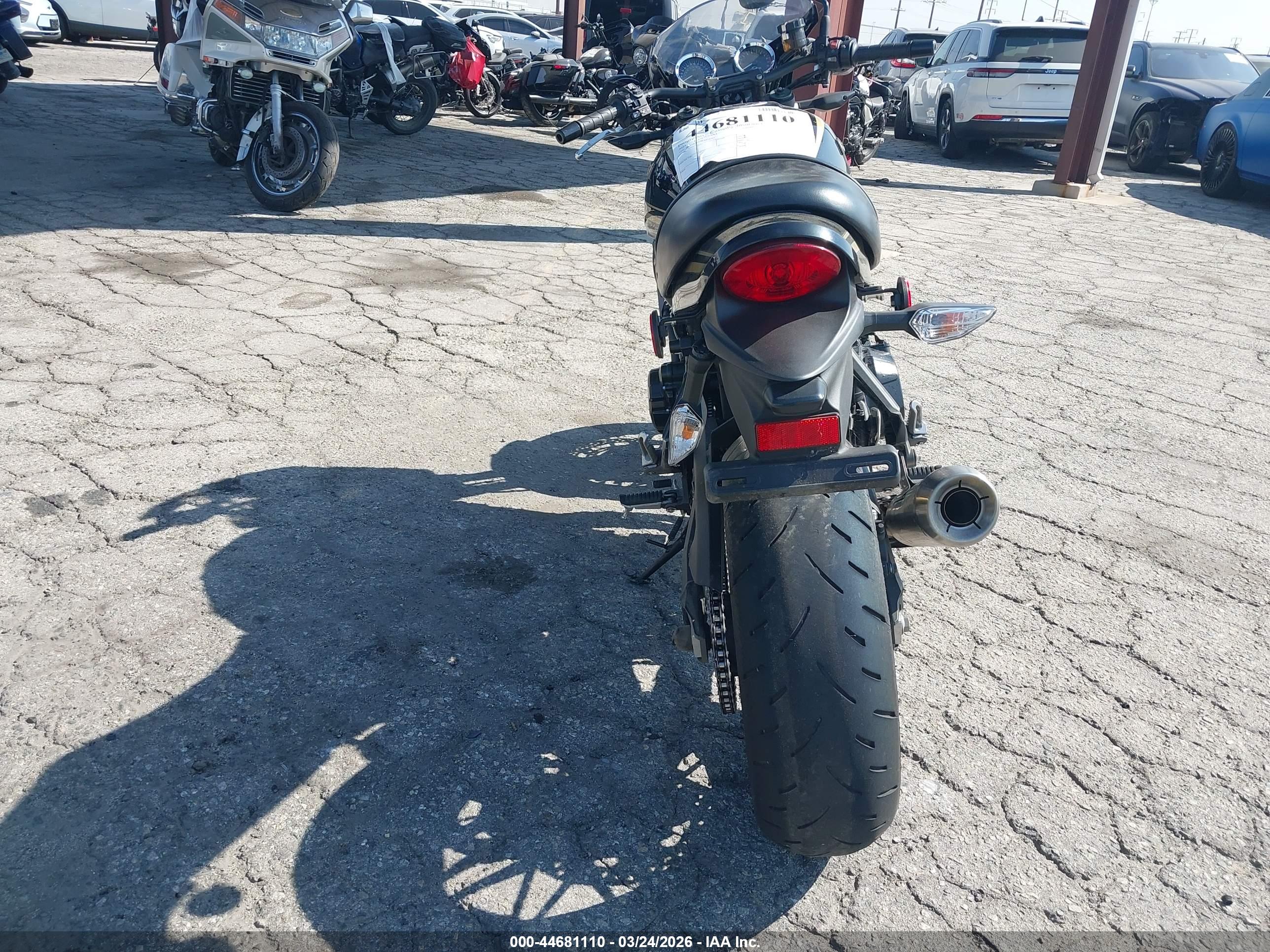 KAWASAKI ZR900 image 6