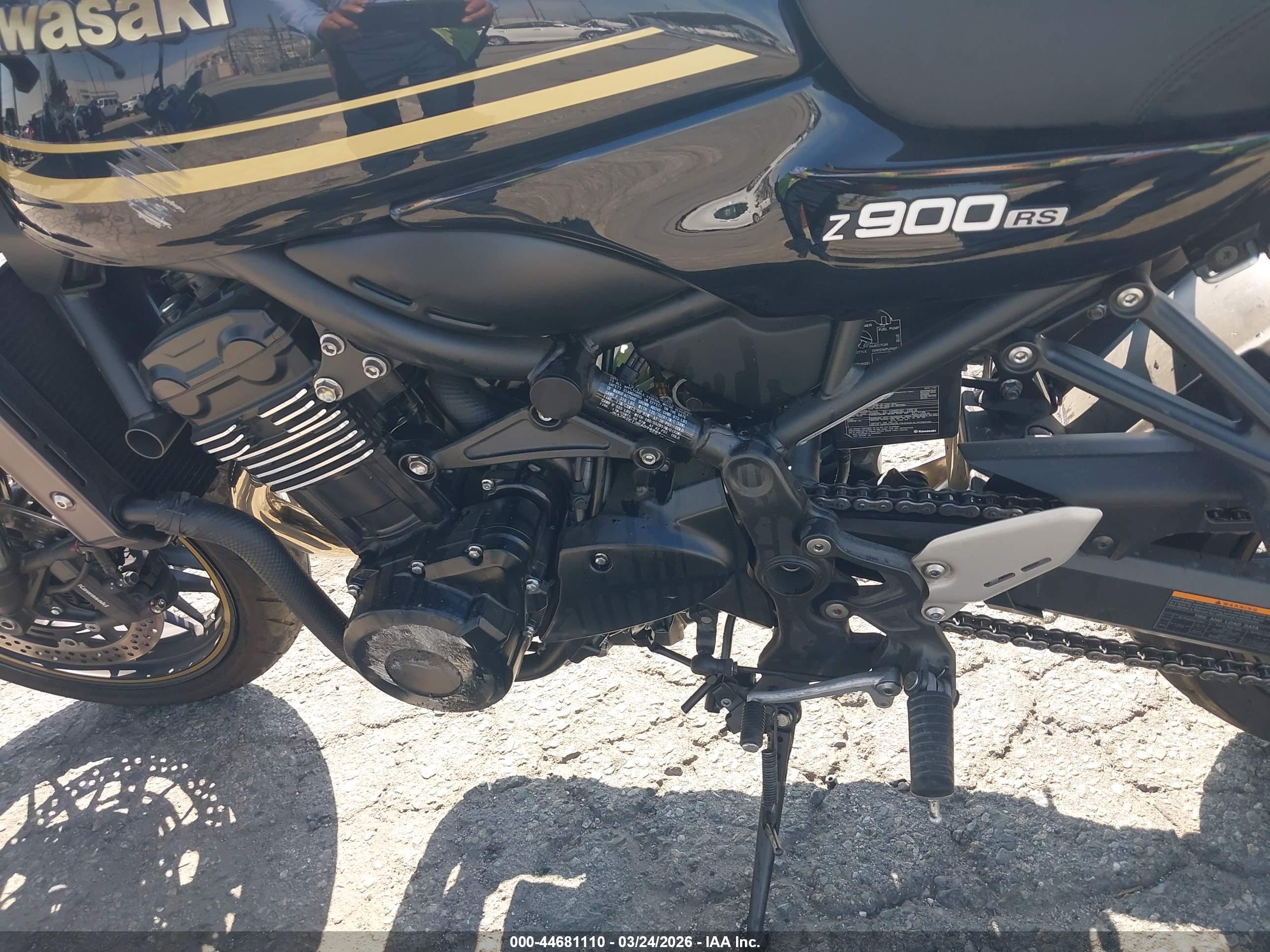 KAWASAKI ZR900 image 9