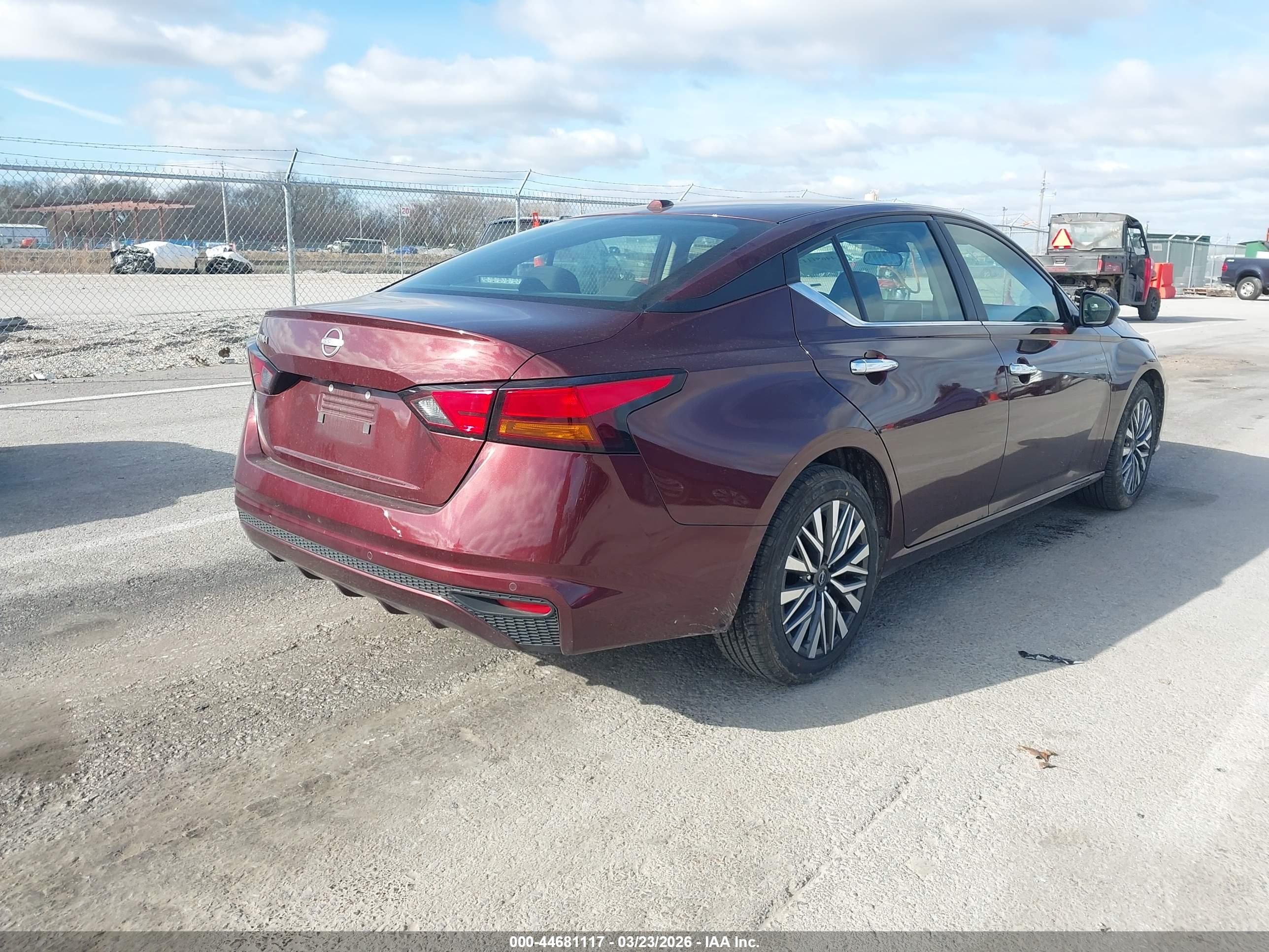 NISSAN ALTIMA image 4