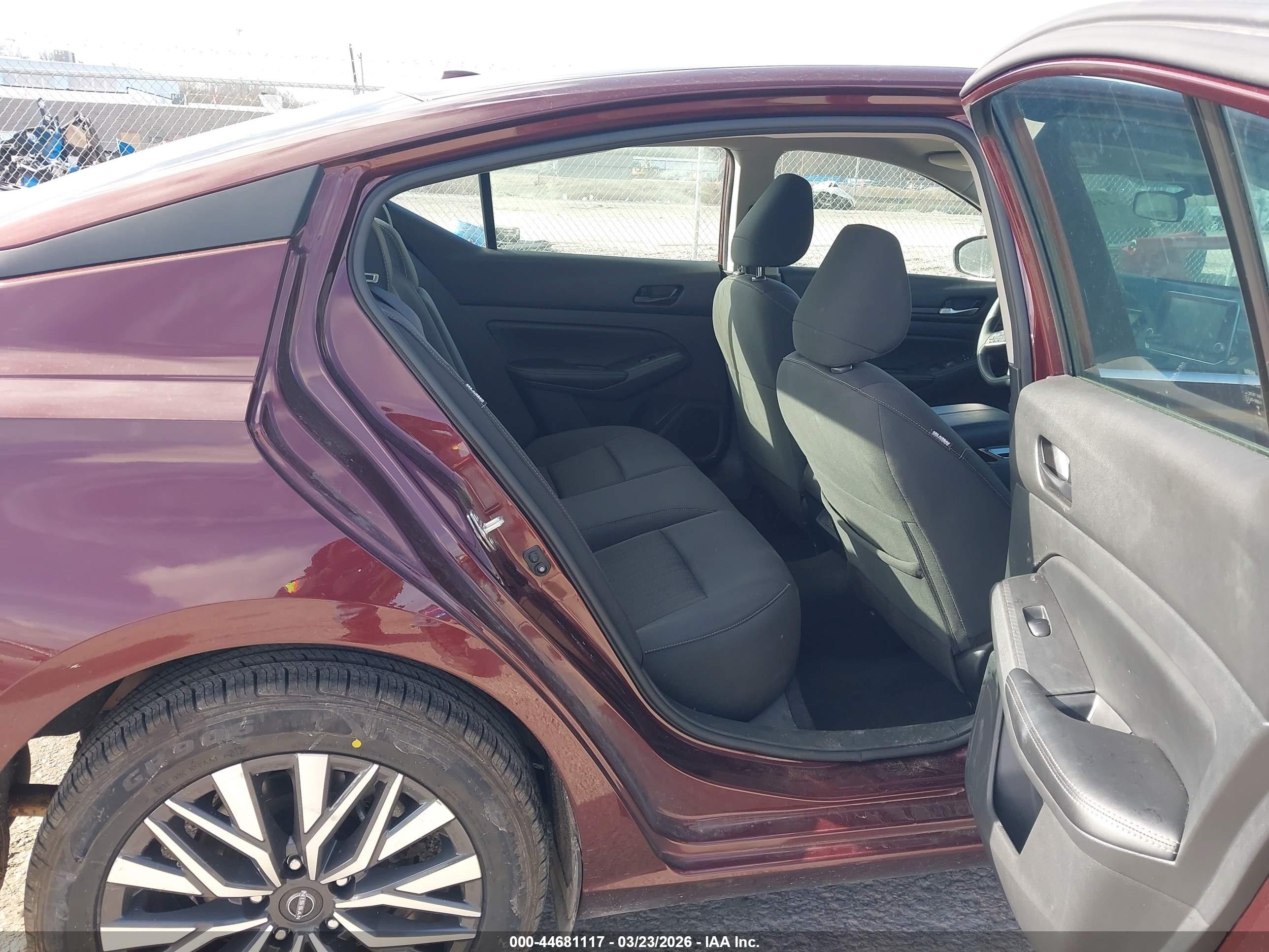 NISSAN ALTIMA image 8