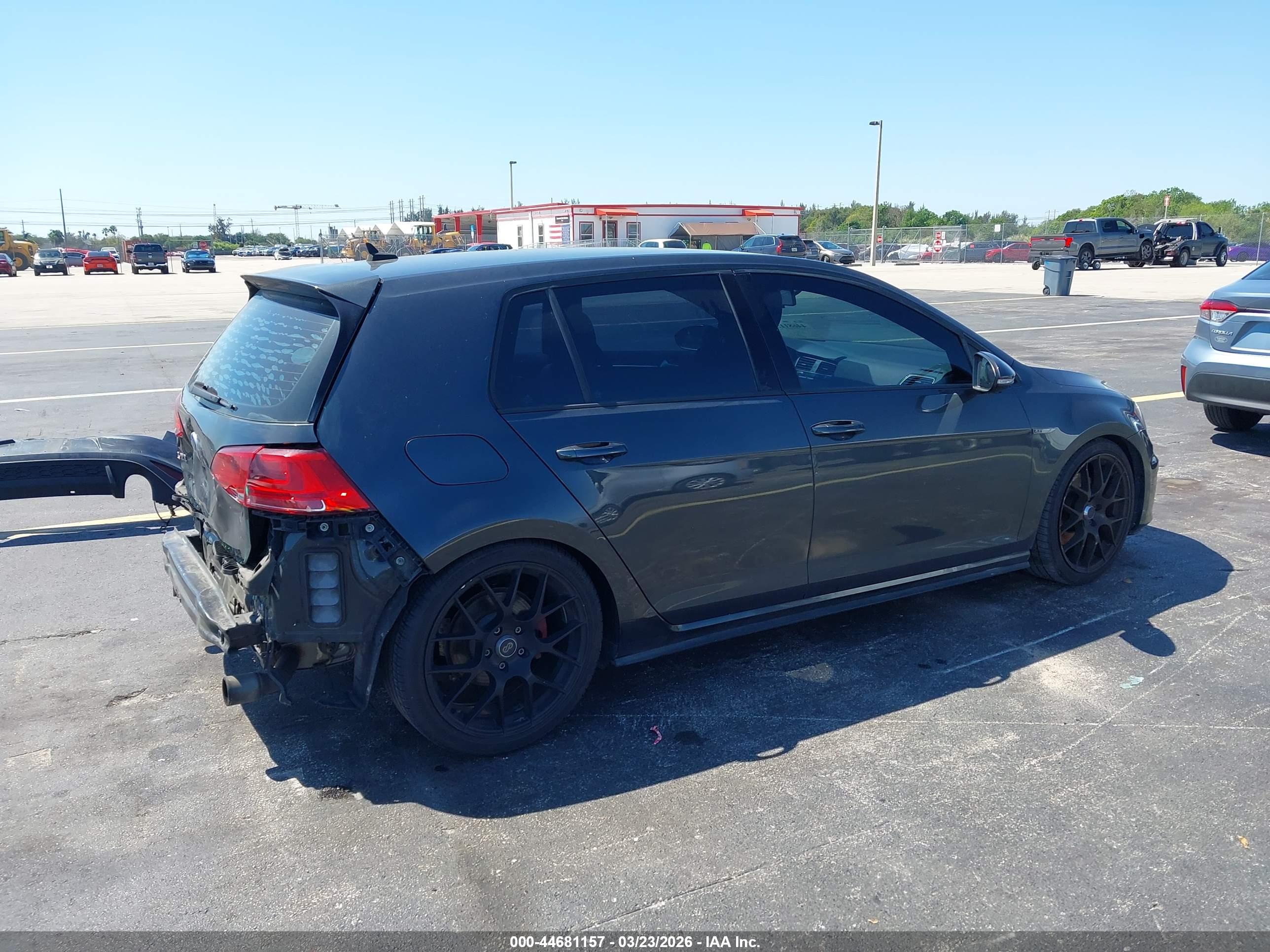 VOLKSWAGEN GOLF image 4