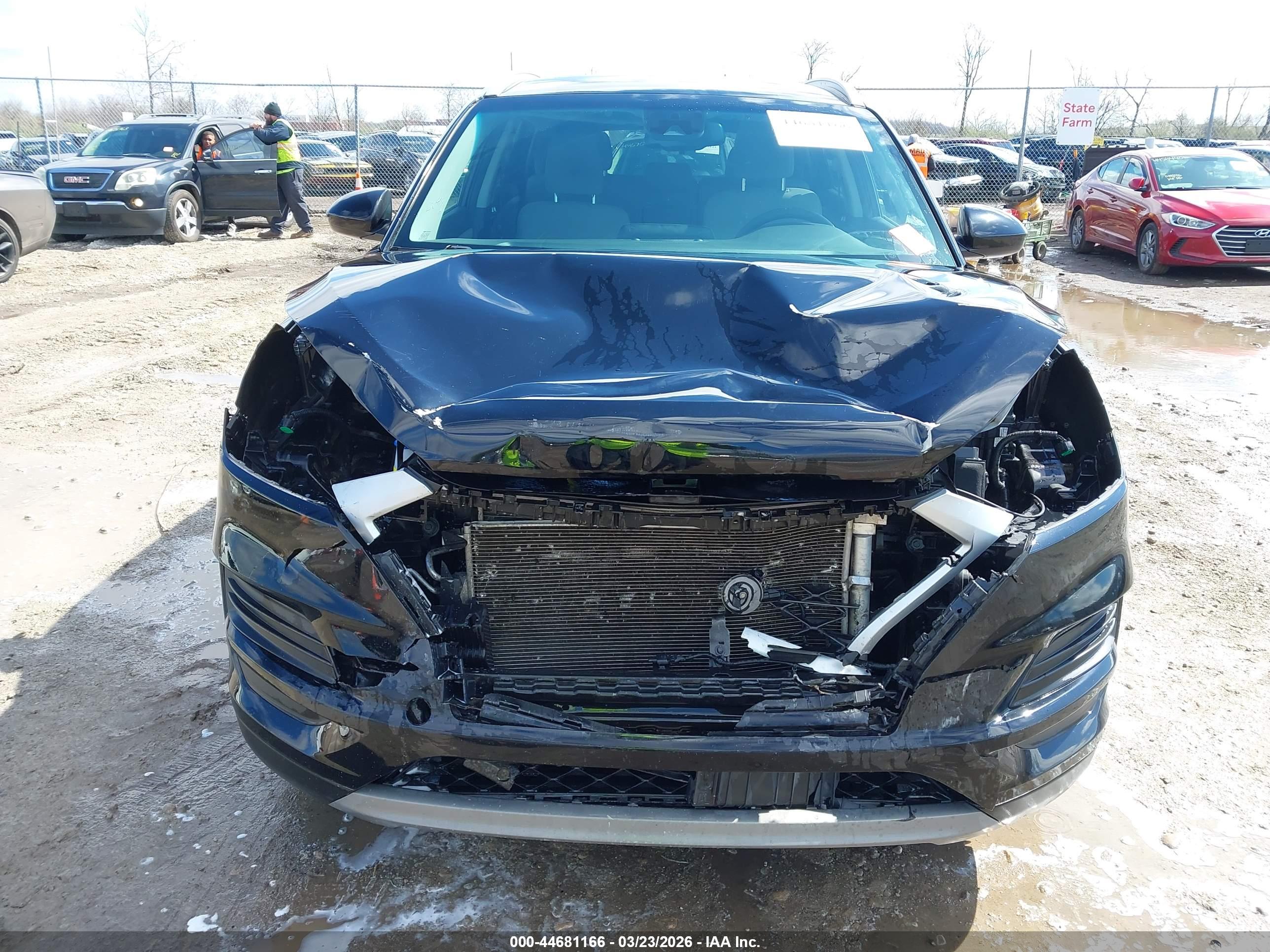 HYUNDAI TUCSON image 6