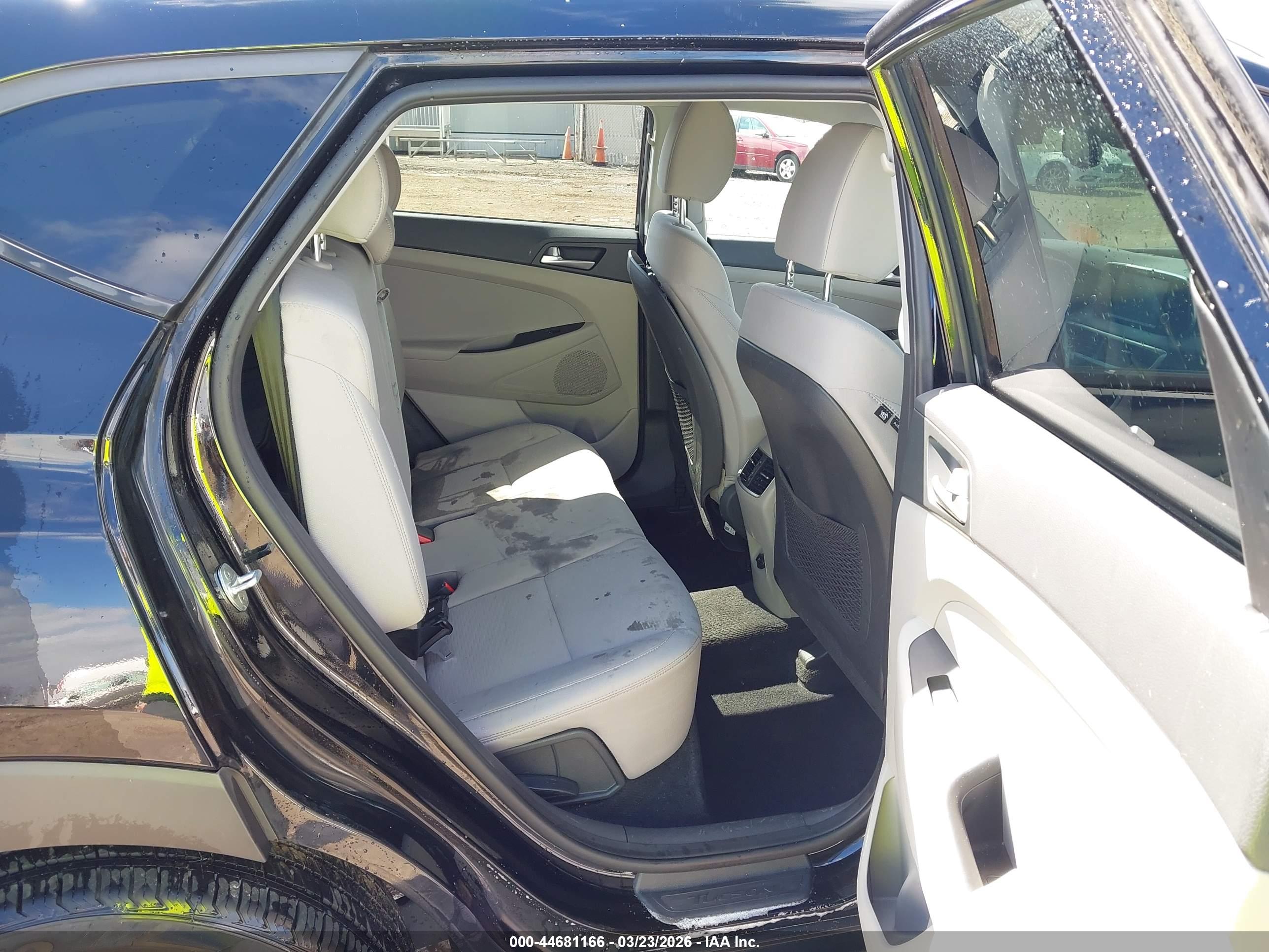 HYUNDAI TUCSON image 8