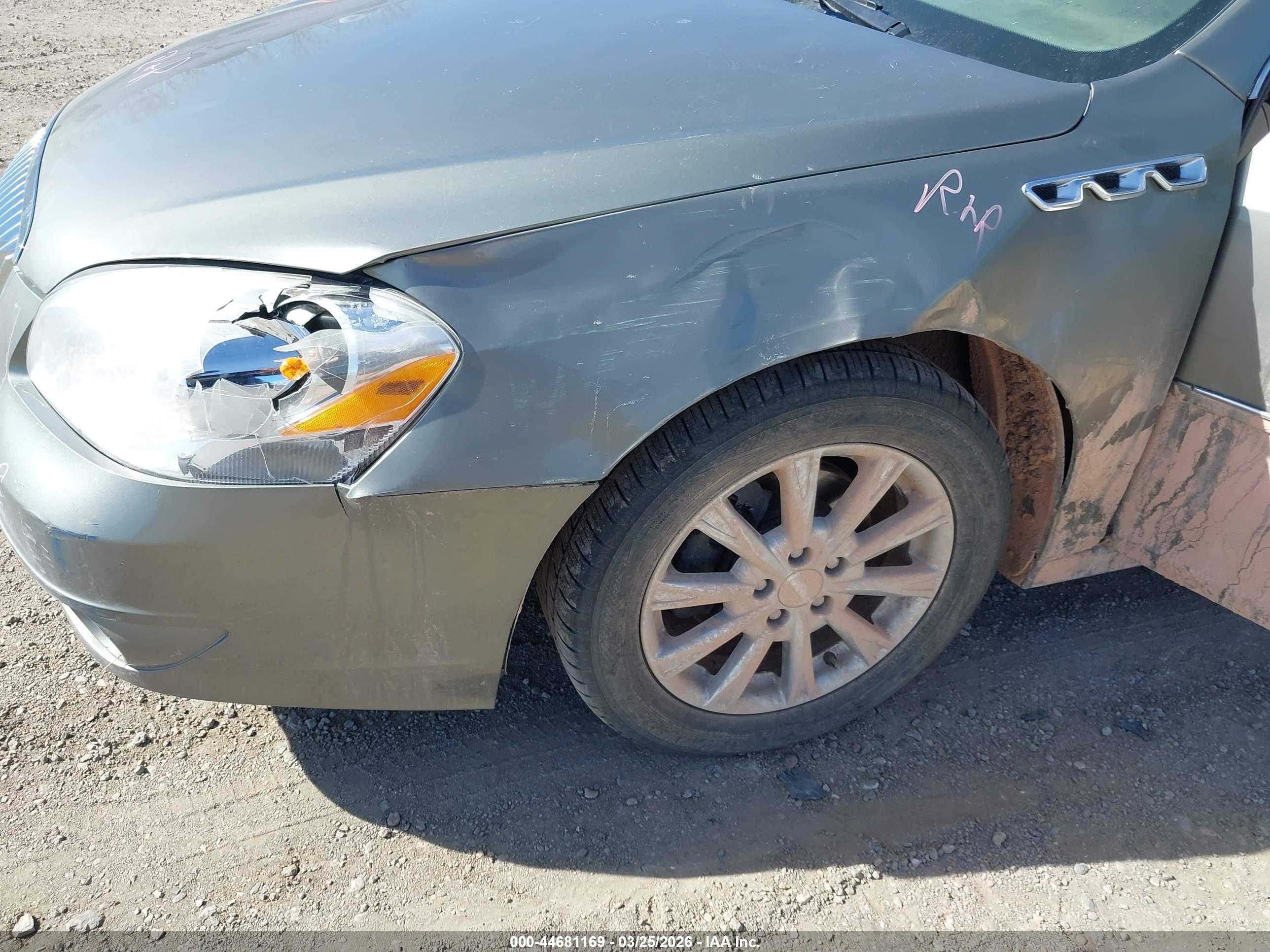 BUICK LUCERNE image 6