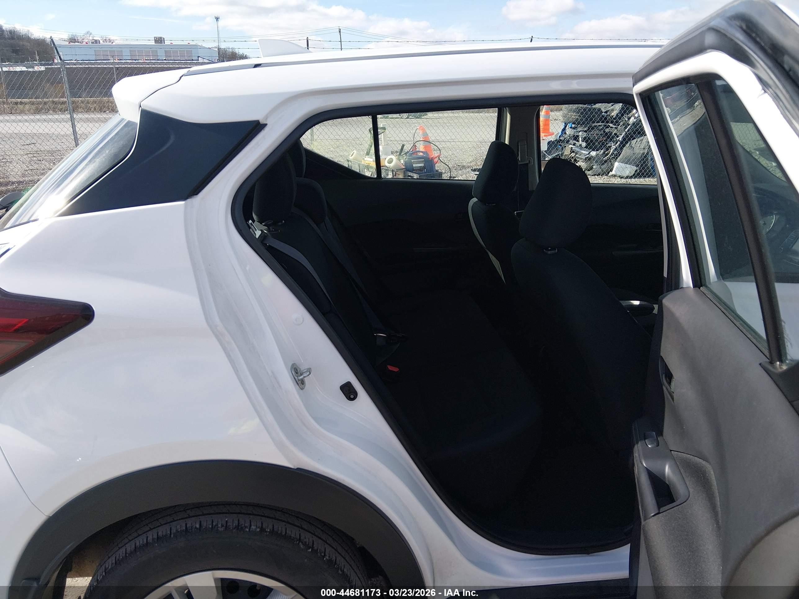 NISSAN KICKS image 8
