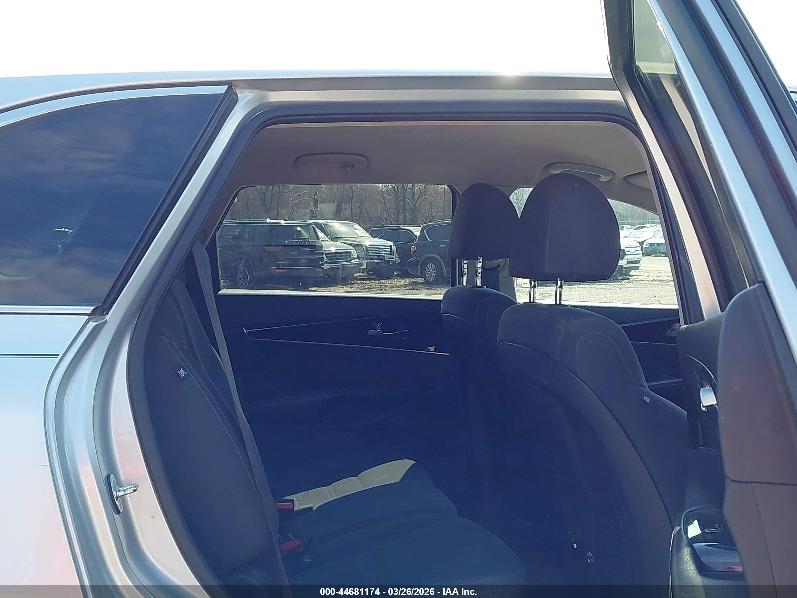 KIA SORENTO image 8