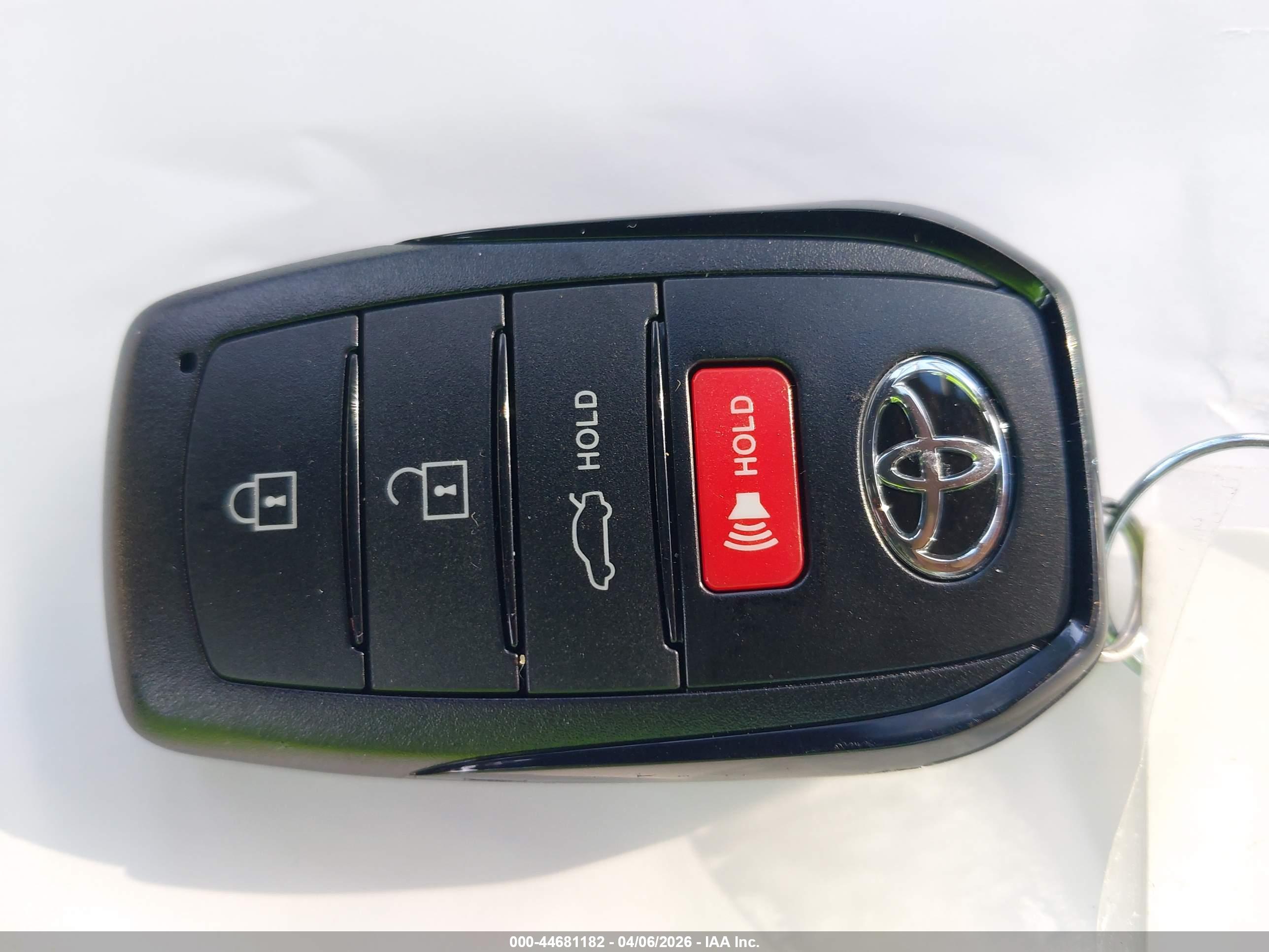 TOYOTA CAMRY image 11