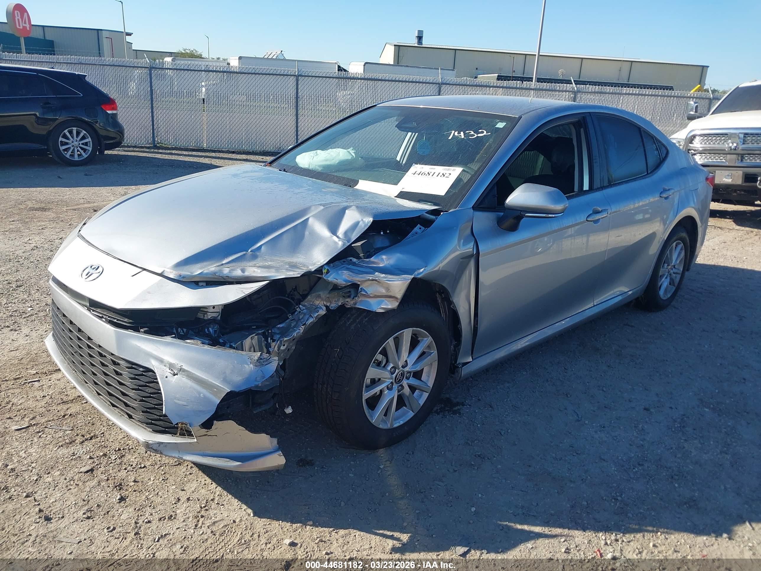 TOYOTA CAMRY image 2