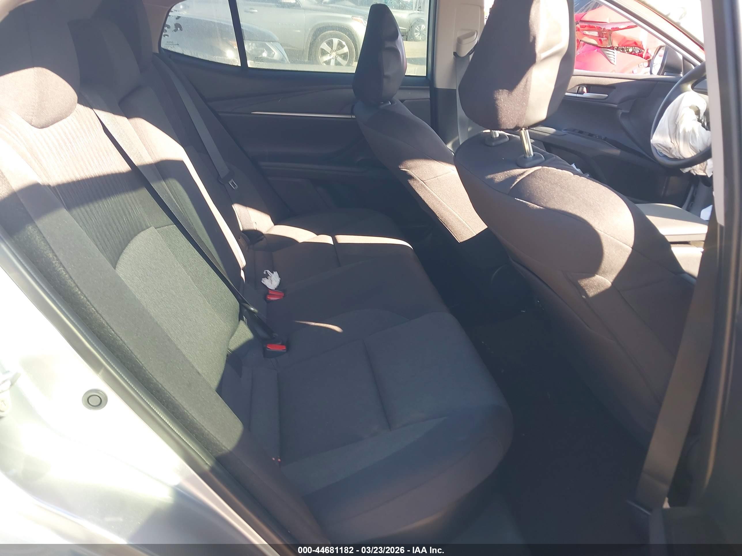 TOYOTA CAMRY image 8
