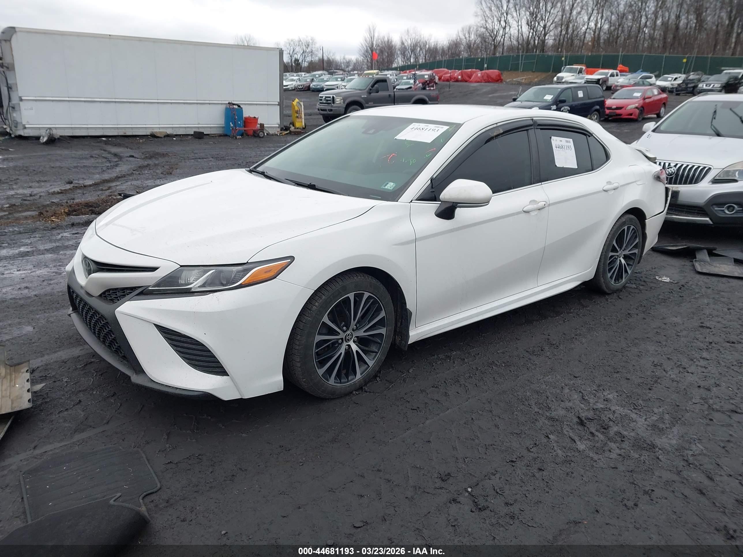 TOYOTA CAMRY image 2