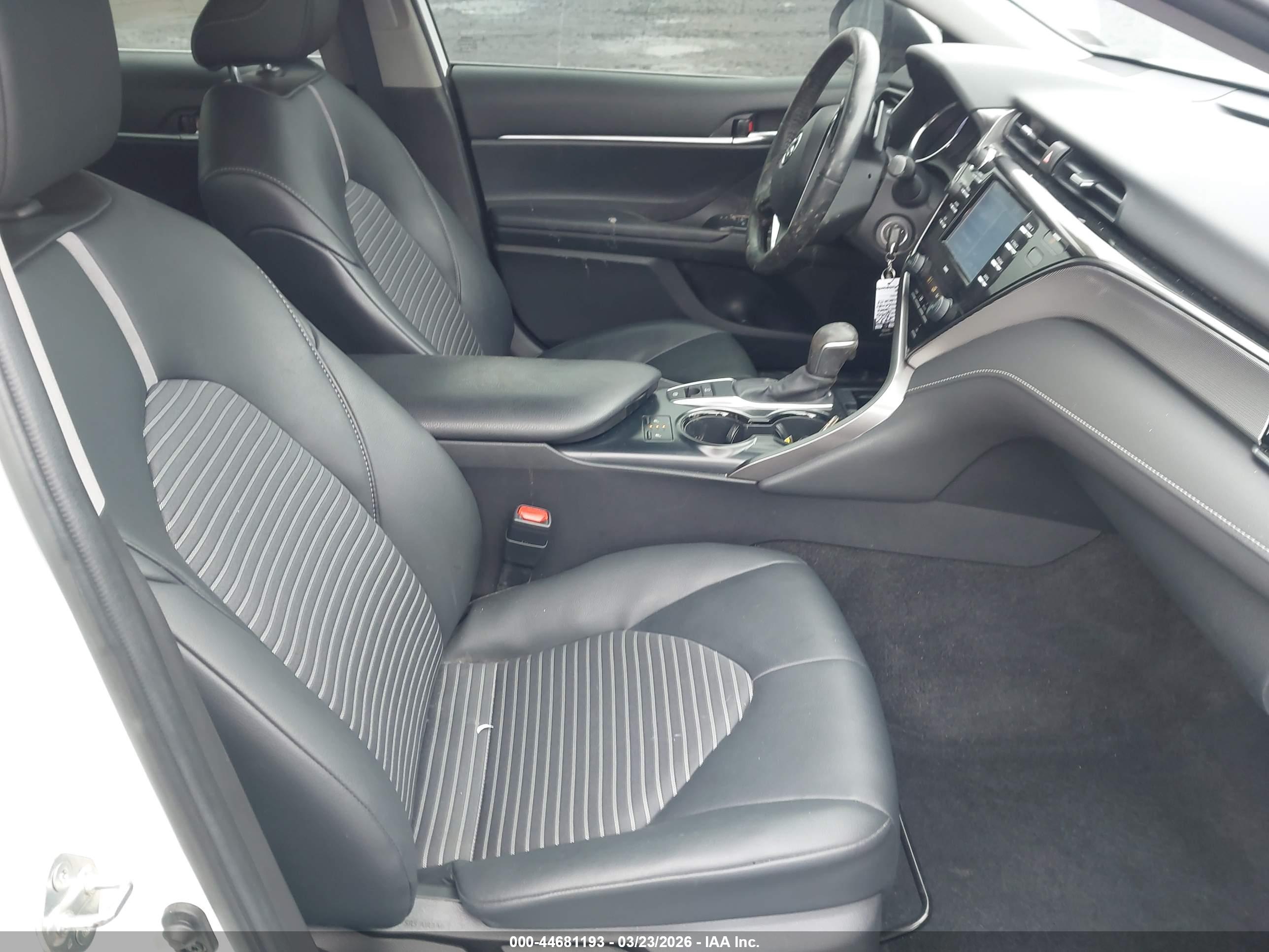 TOYOTA CAMRY image 5