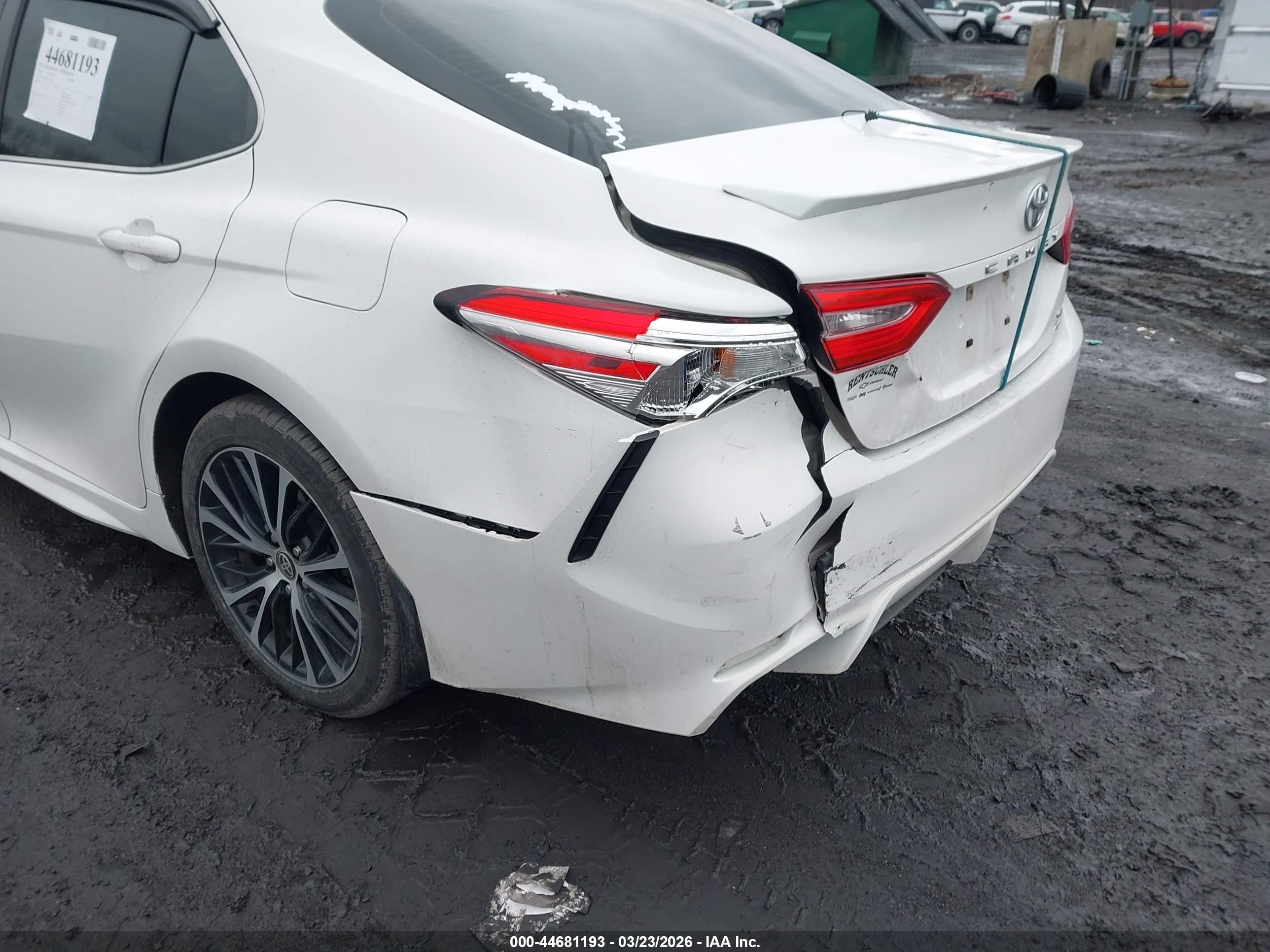 TOYOTA CAMRY image 6