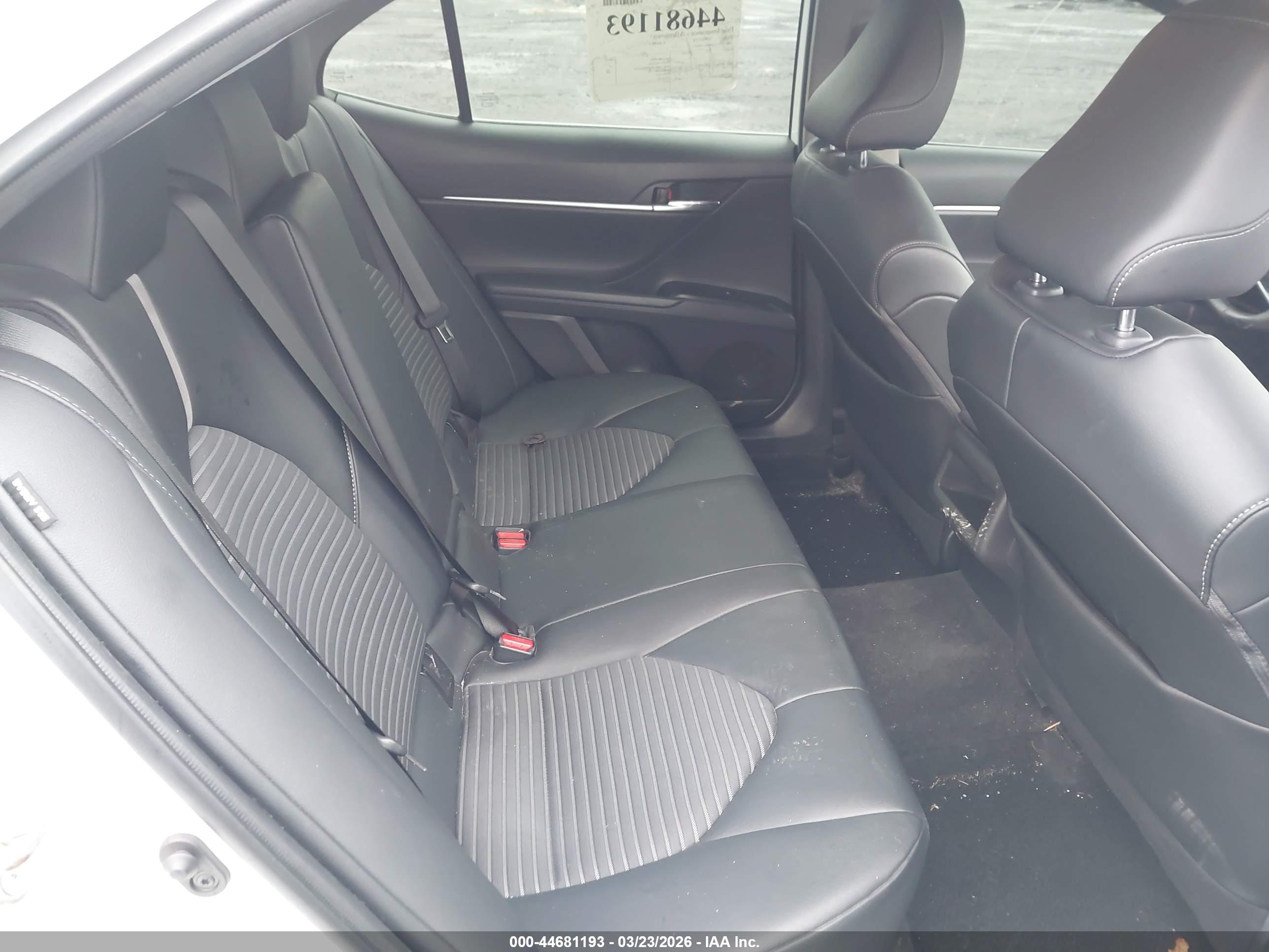TOYOTA CAMRY image 8