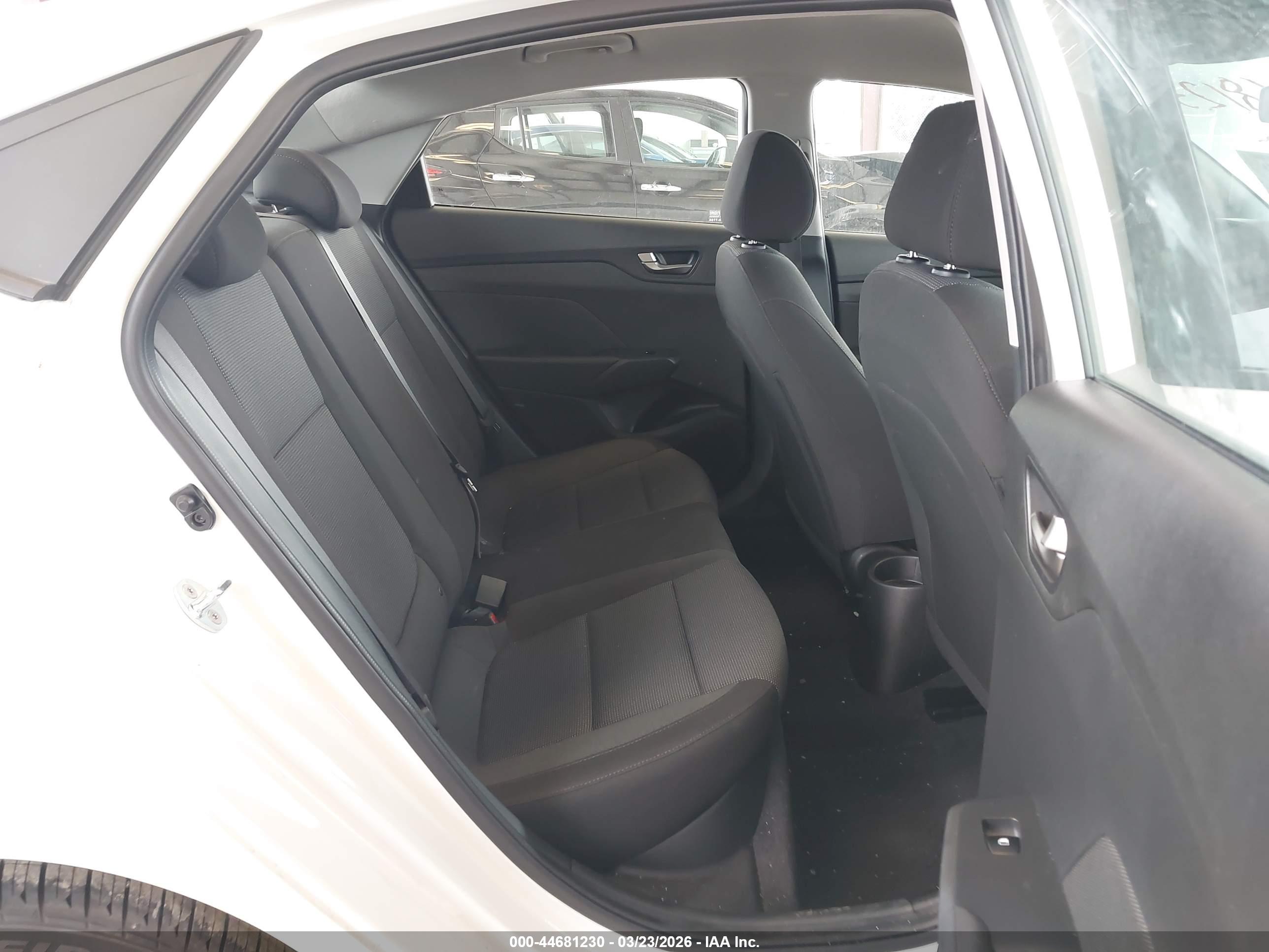 HYUNDAI ACCENT image 8