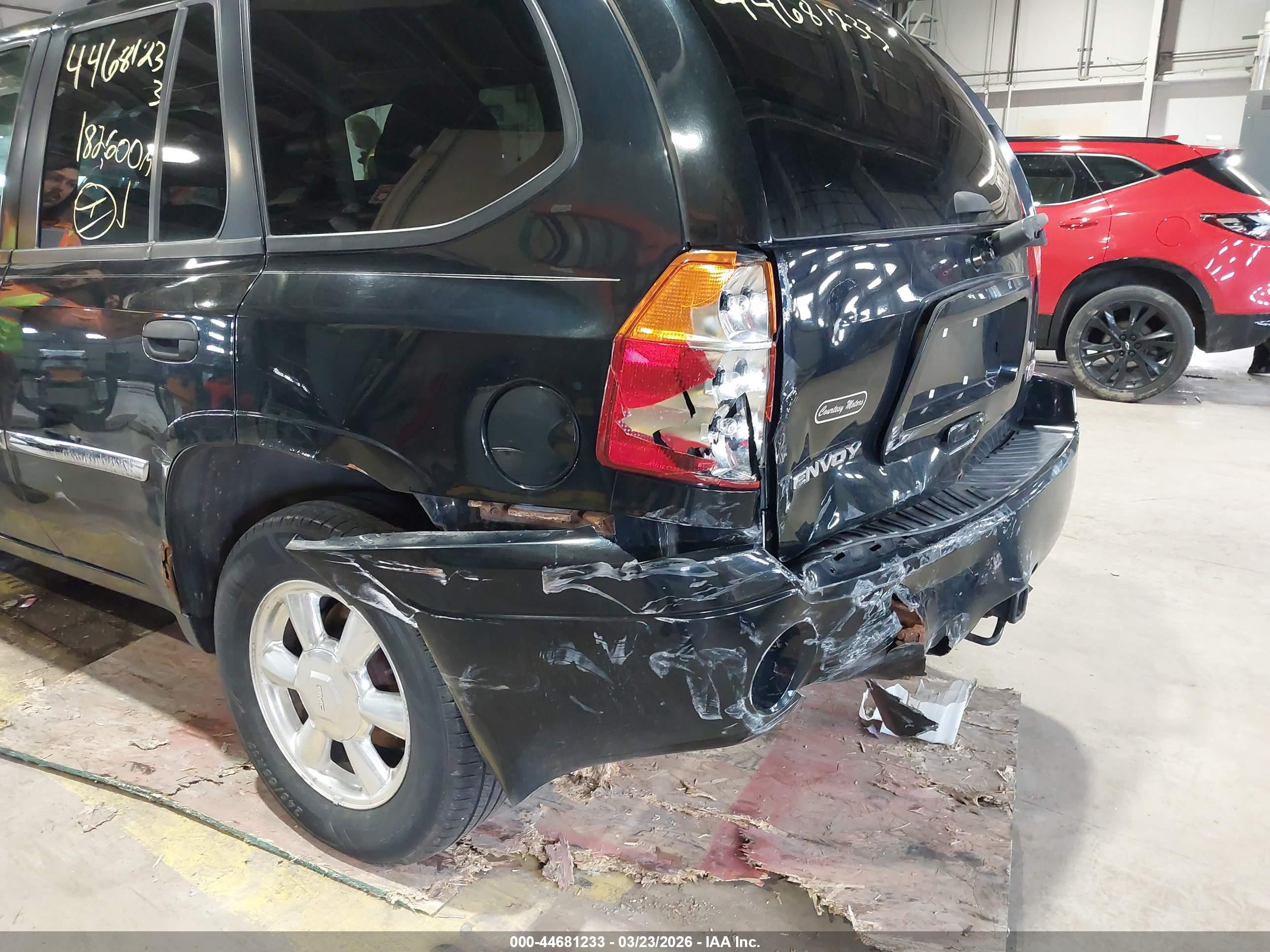 GMC ENVOY image 6