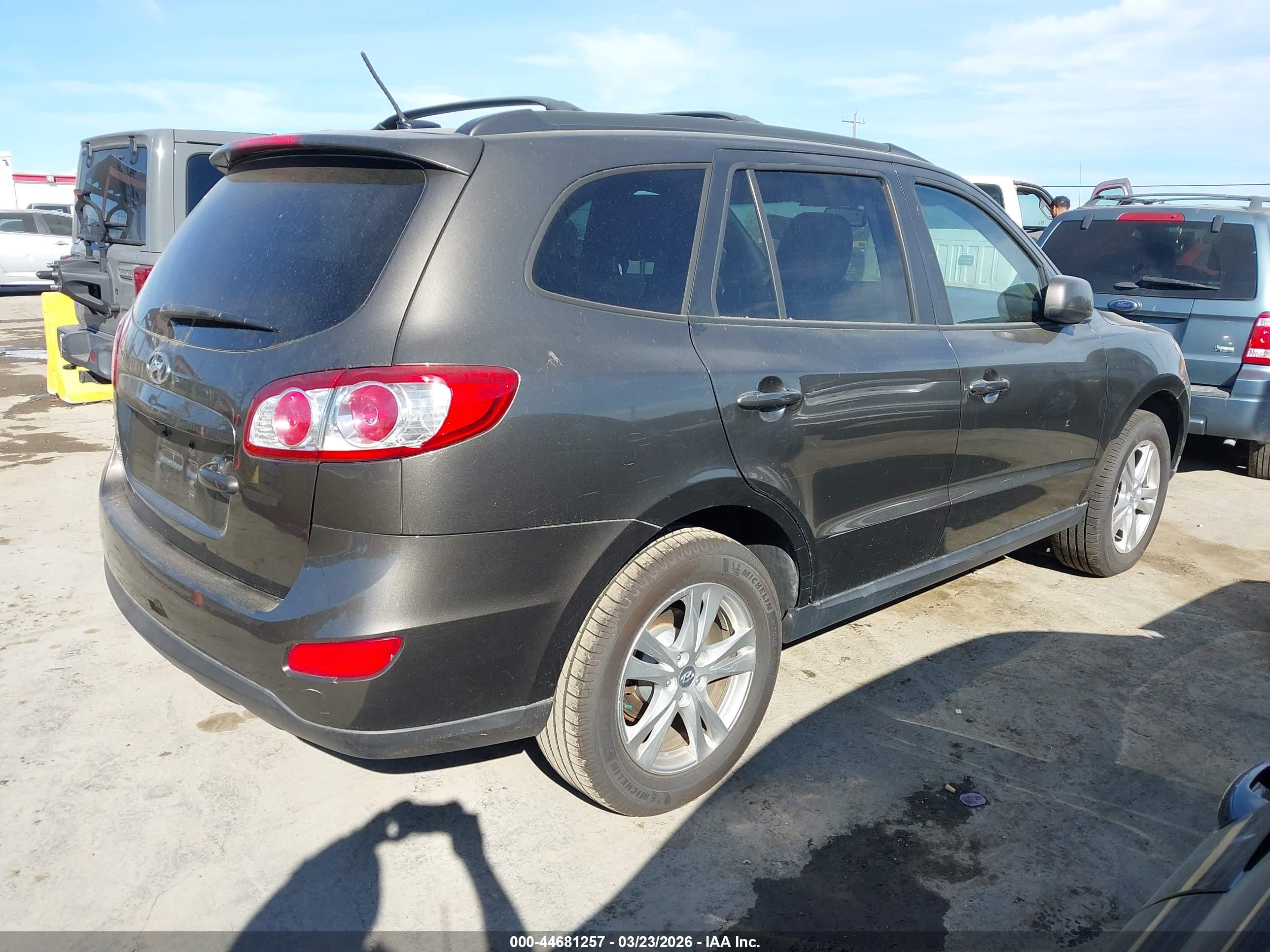 HYUNDAI SANTA image 4