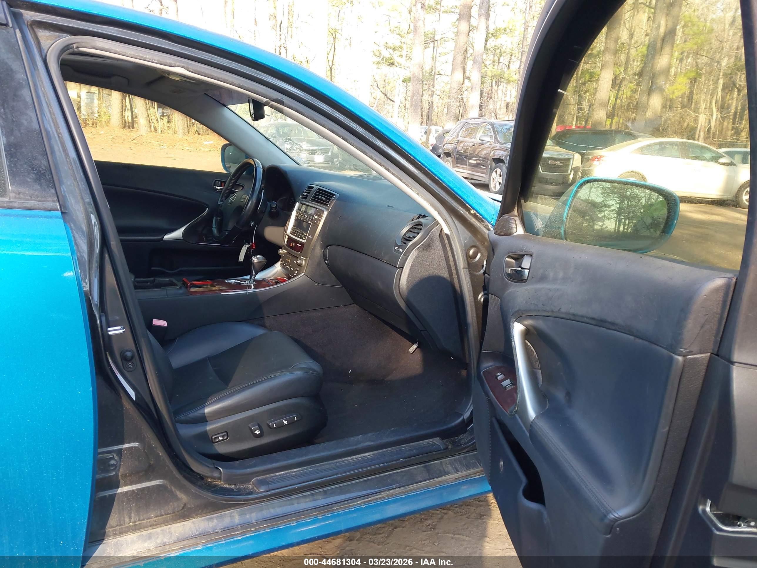 LEXUS IS image 5