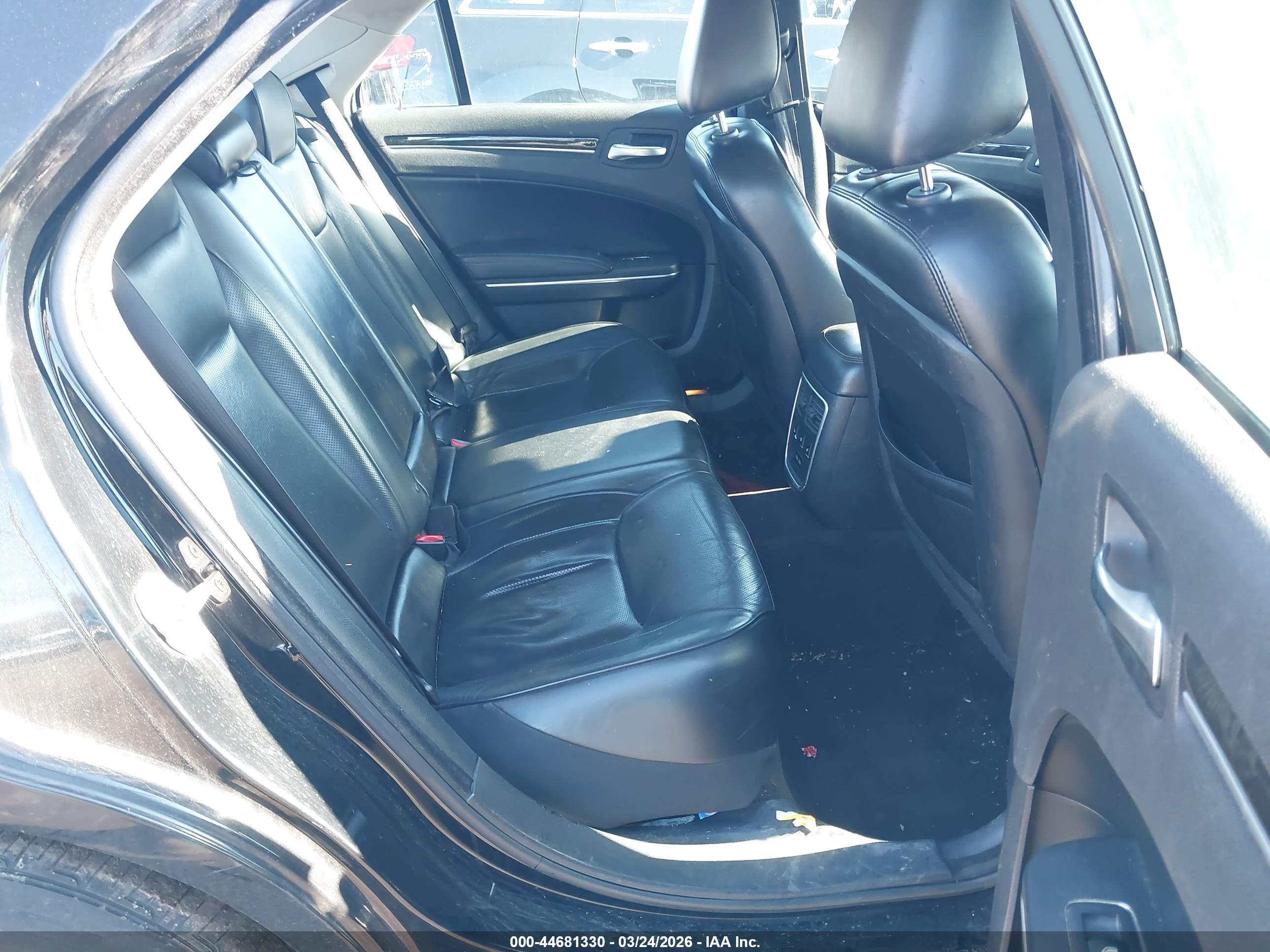 CHRYSLER 300C image 8