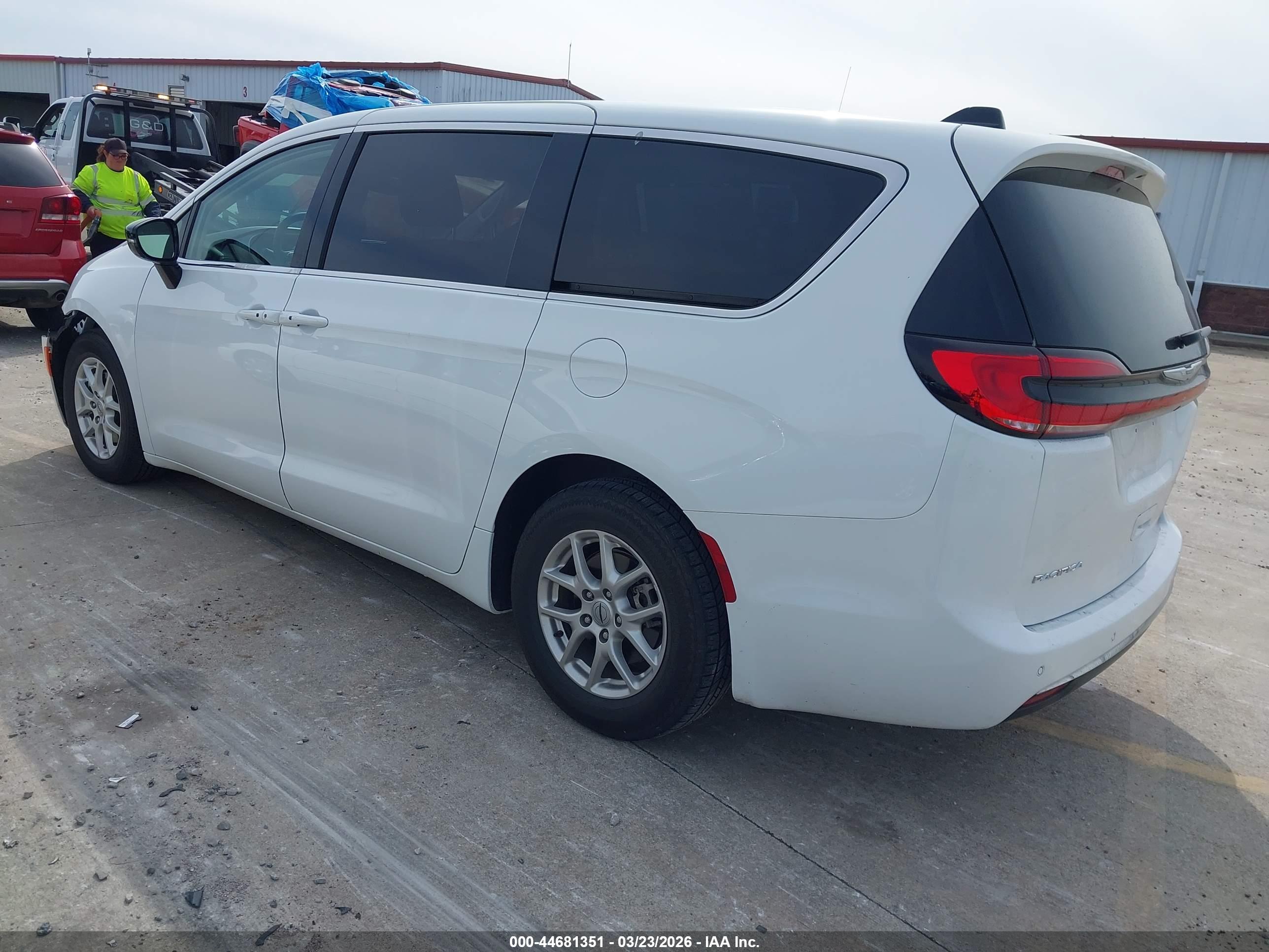 CHRYSLER PACIFICA image 3