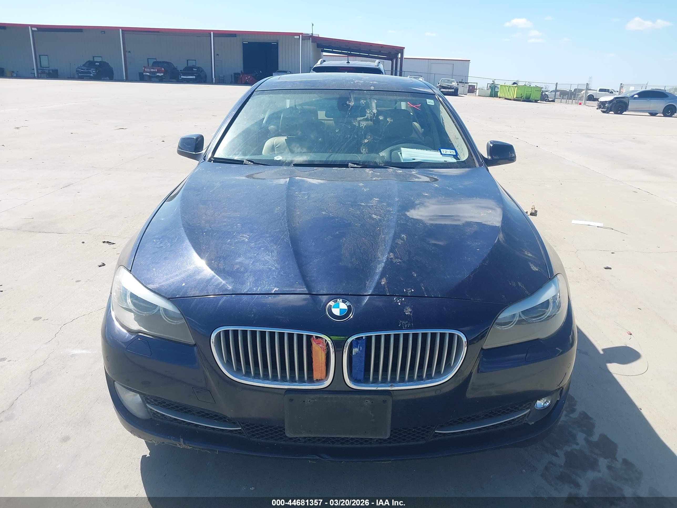 BMW 550I image 6