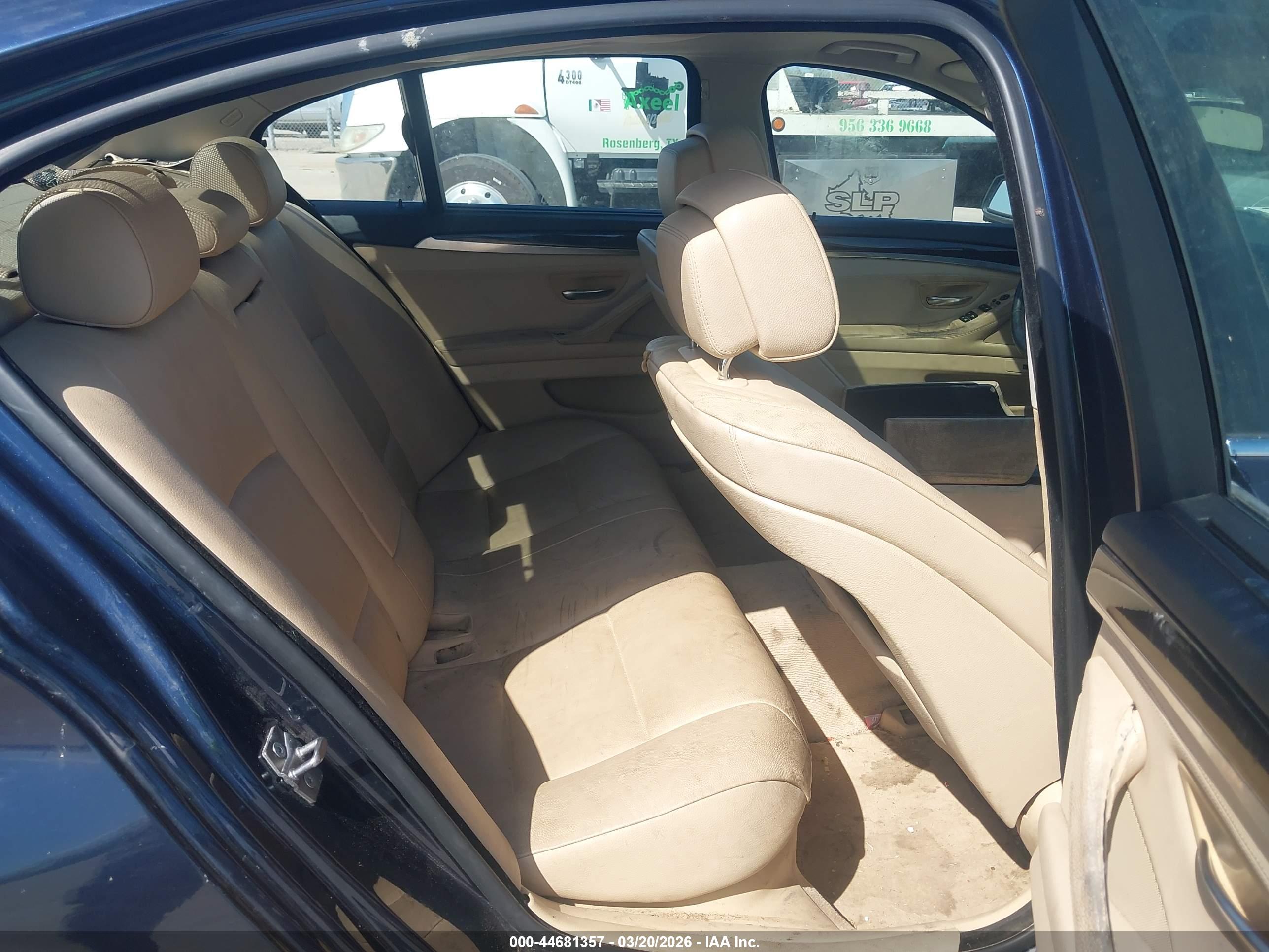 BMW 550I image 8