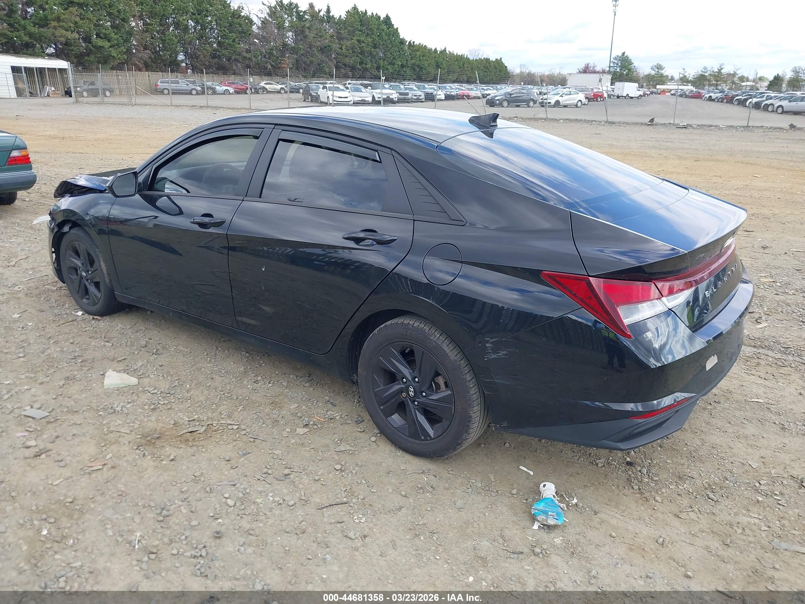 HYUNDAI ELANTRA image 3