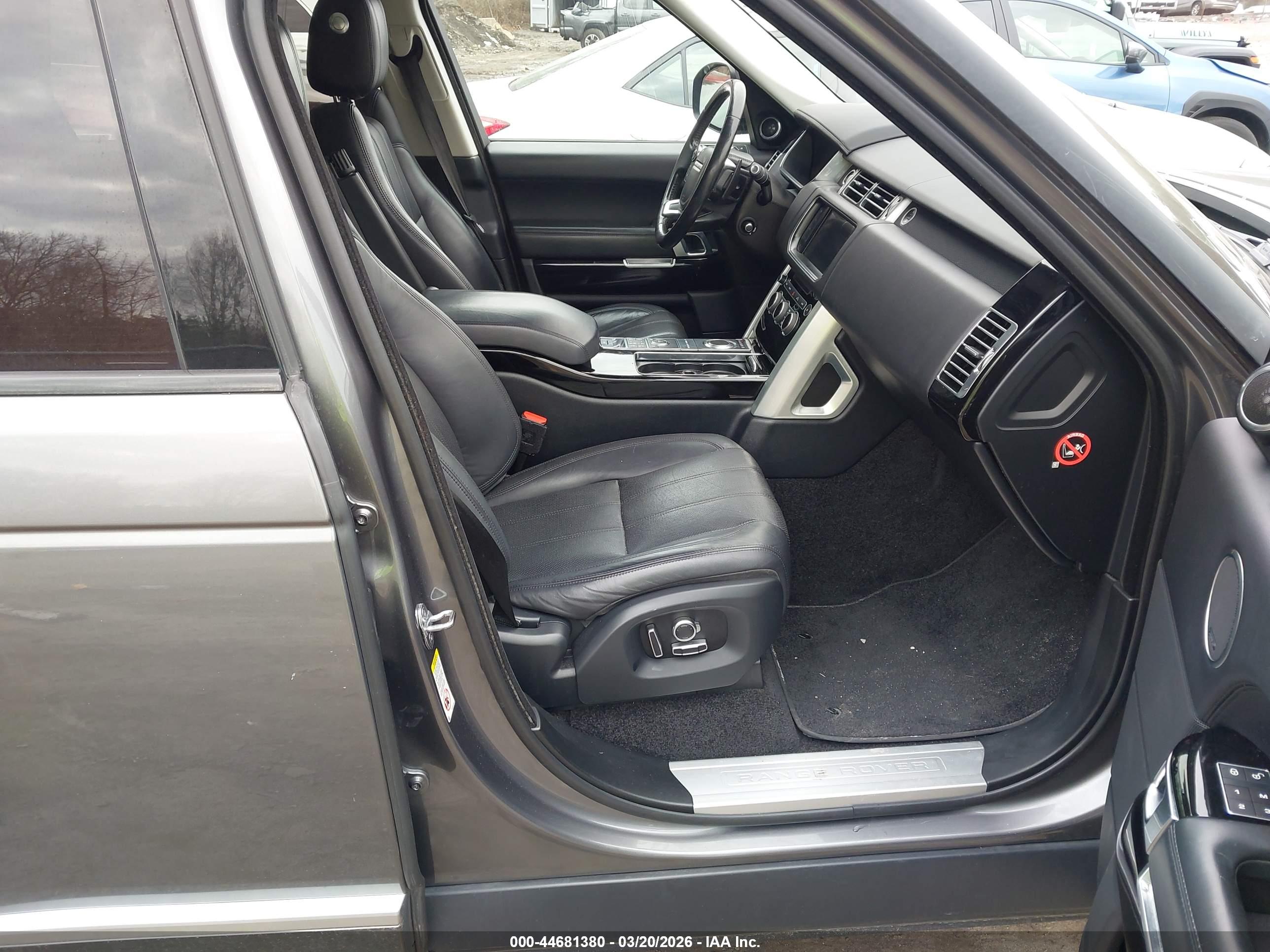 LAND ROVER image 5