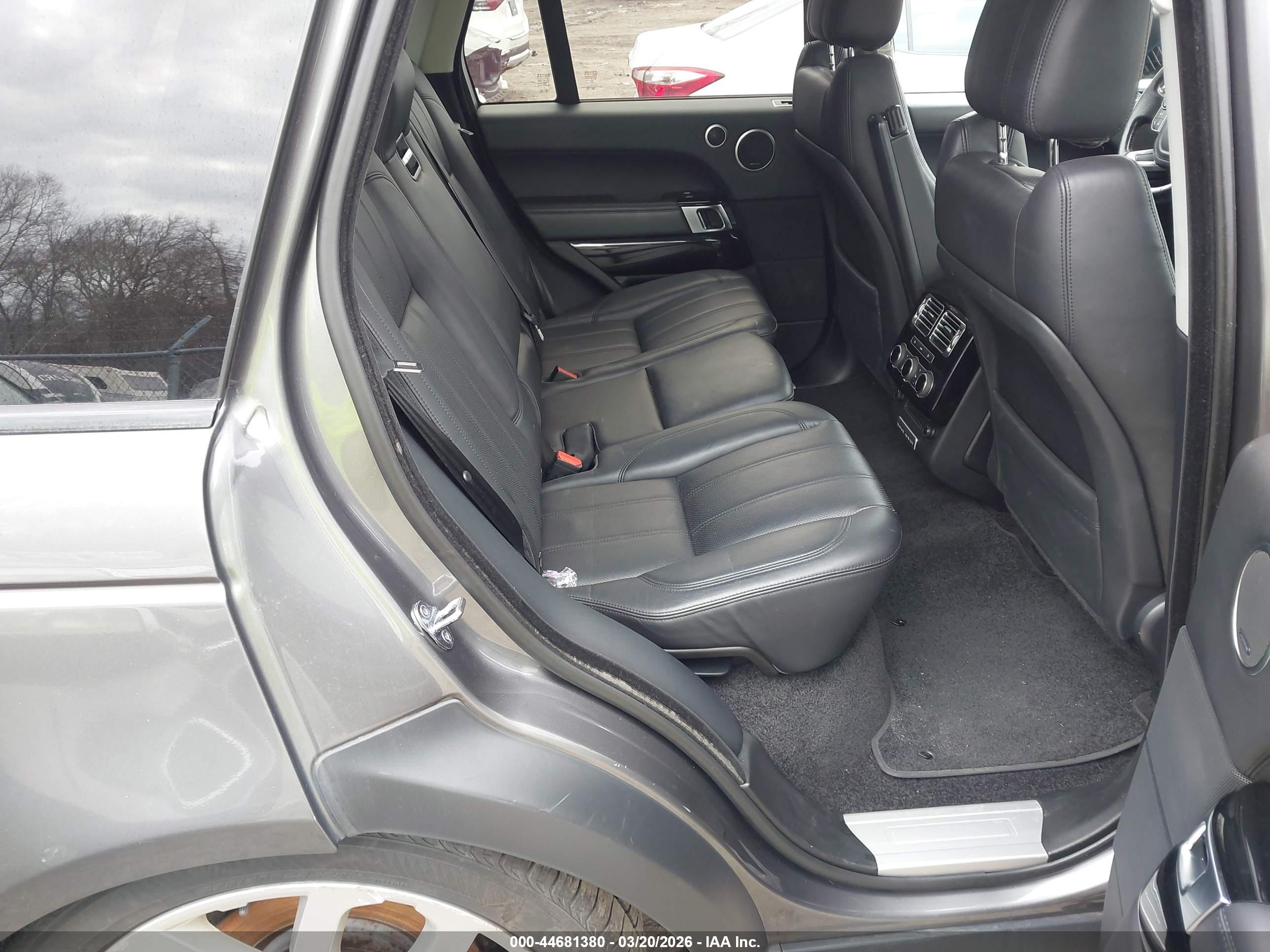 LAND ROVER image 8