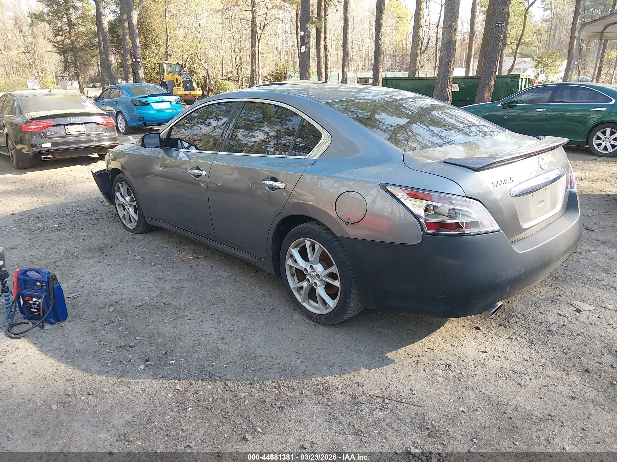 NISSAN MAXIMA image 3