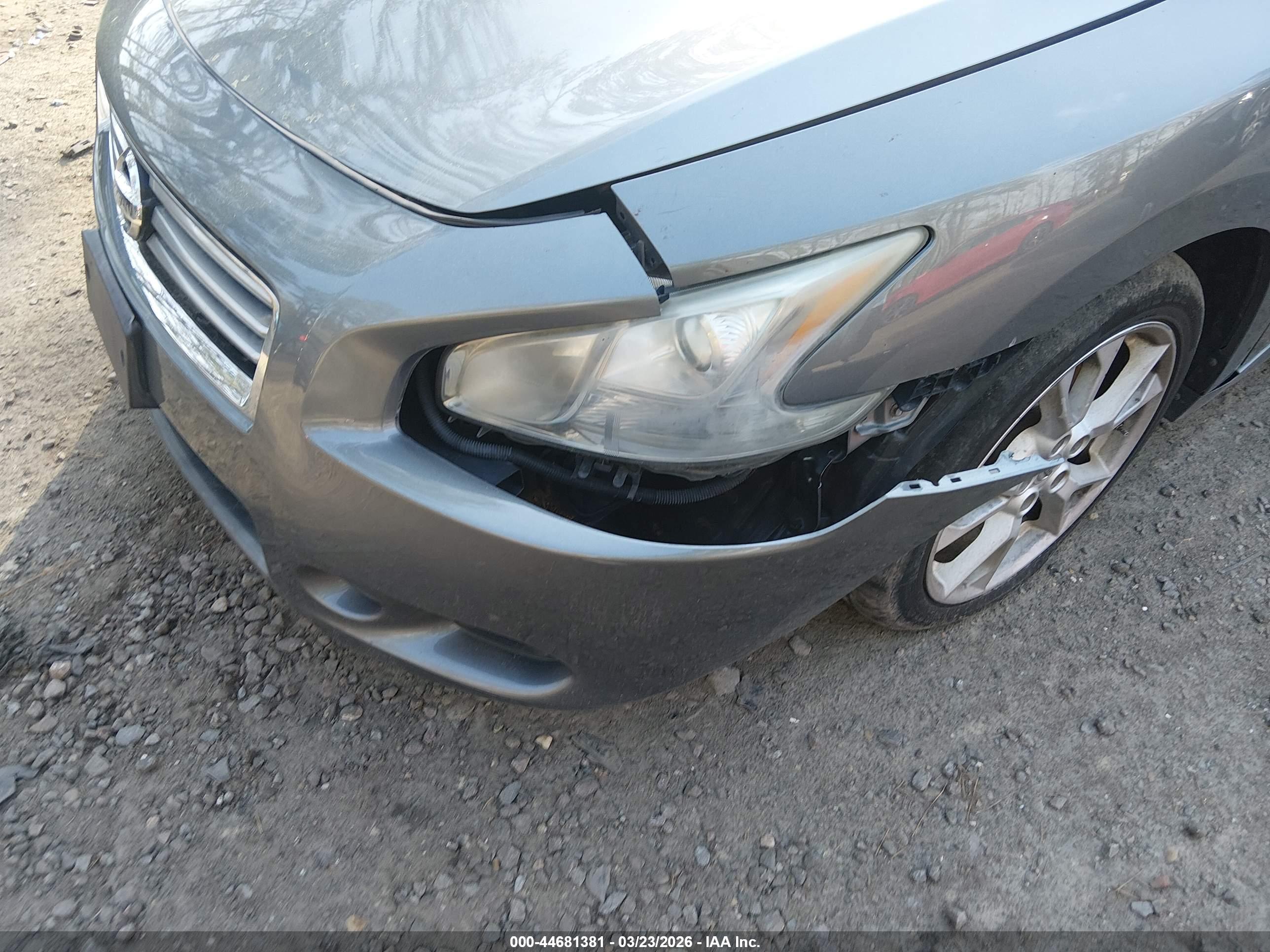 NISSAN MAXIMA image 6
