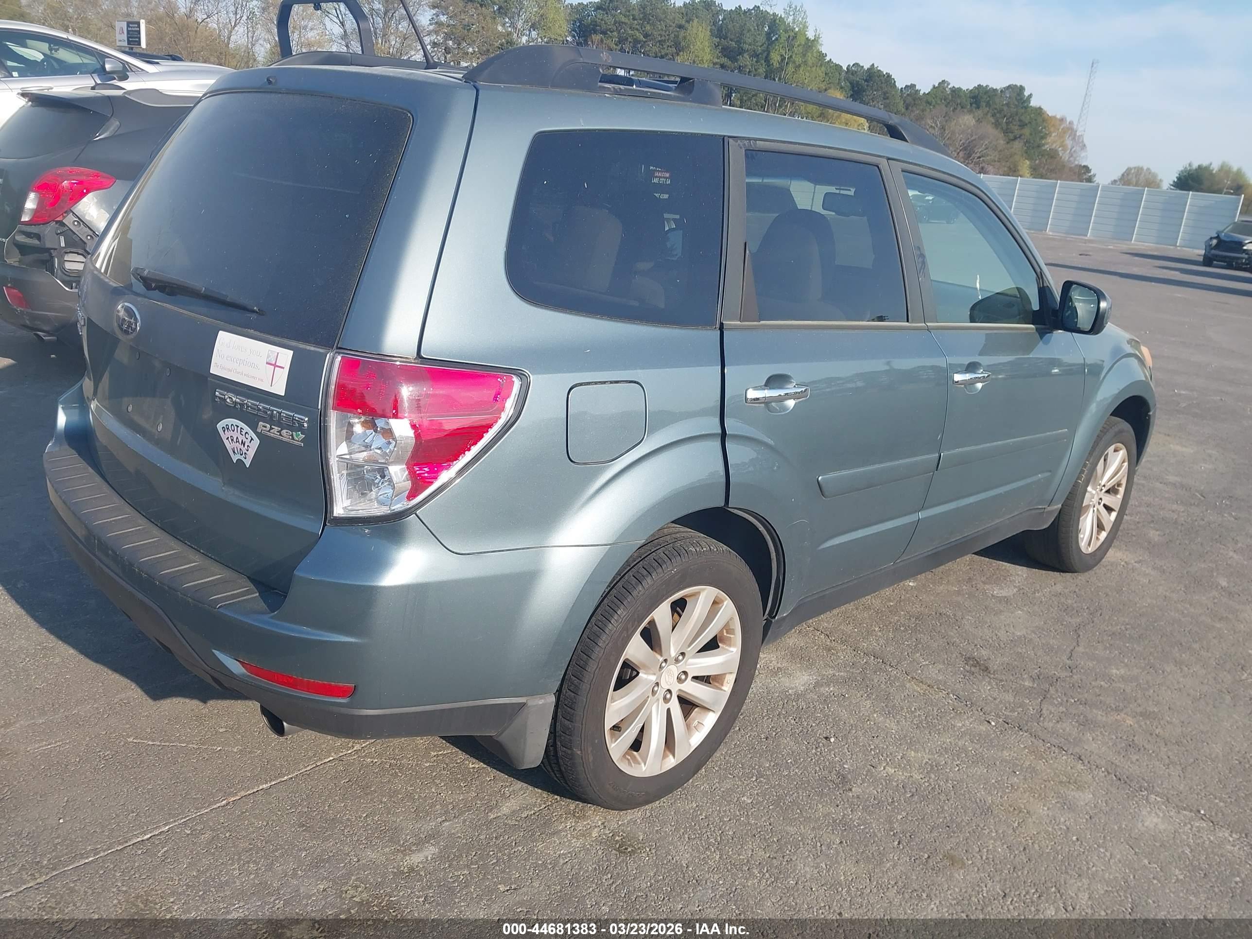 SUBARU FORESTER image 4