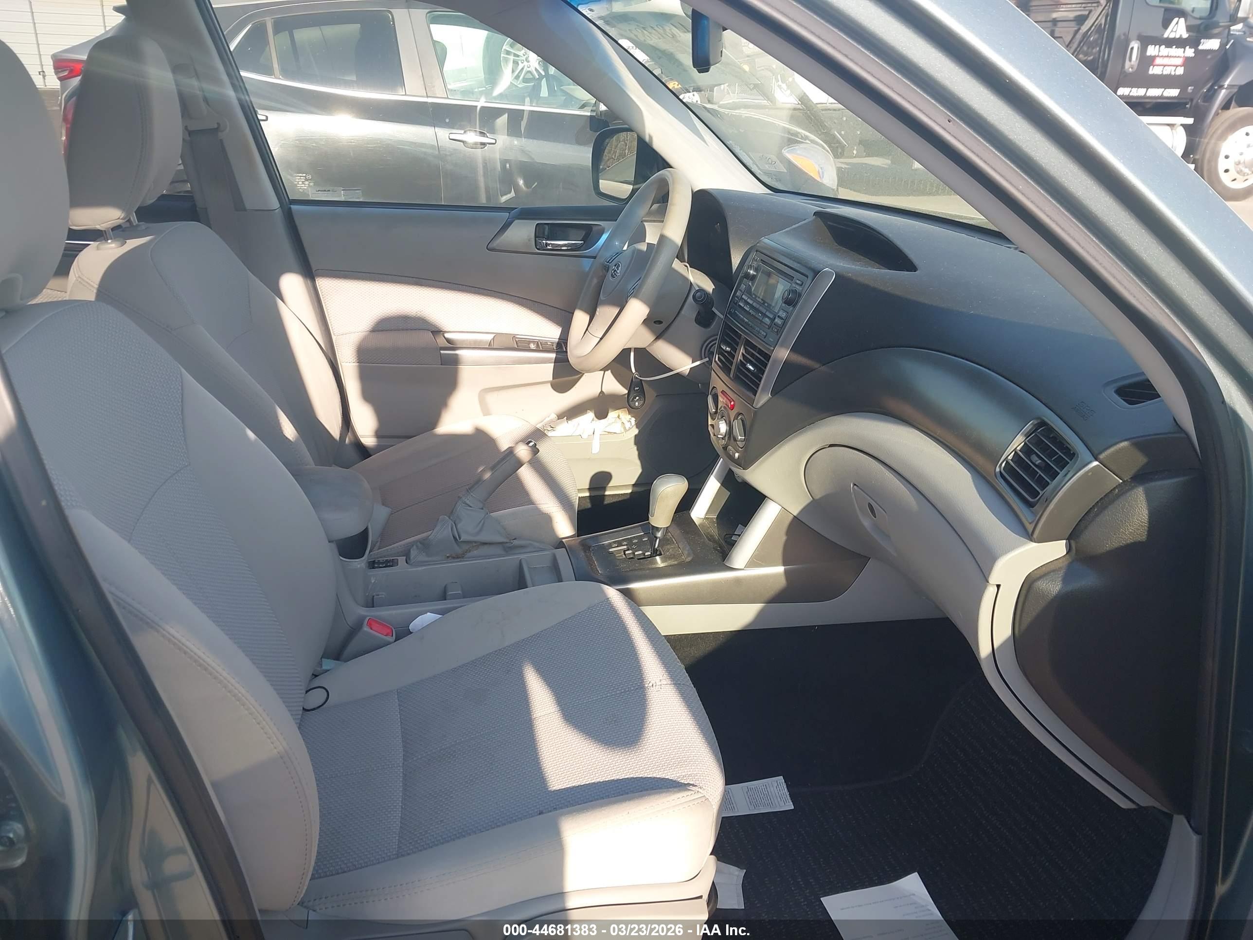 SUBARU FORESTER image 5