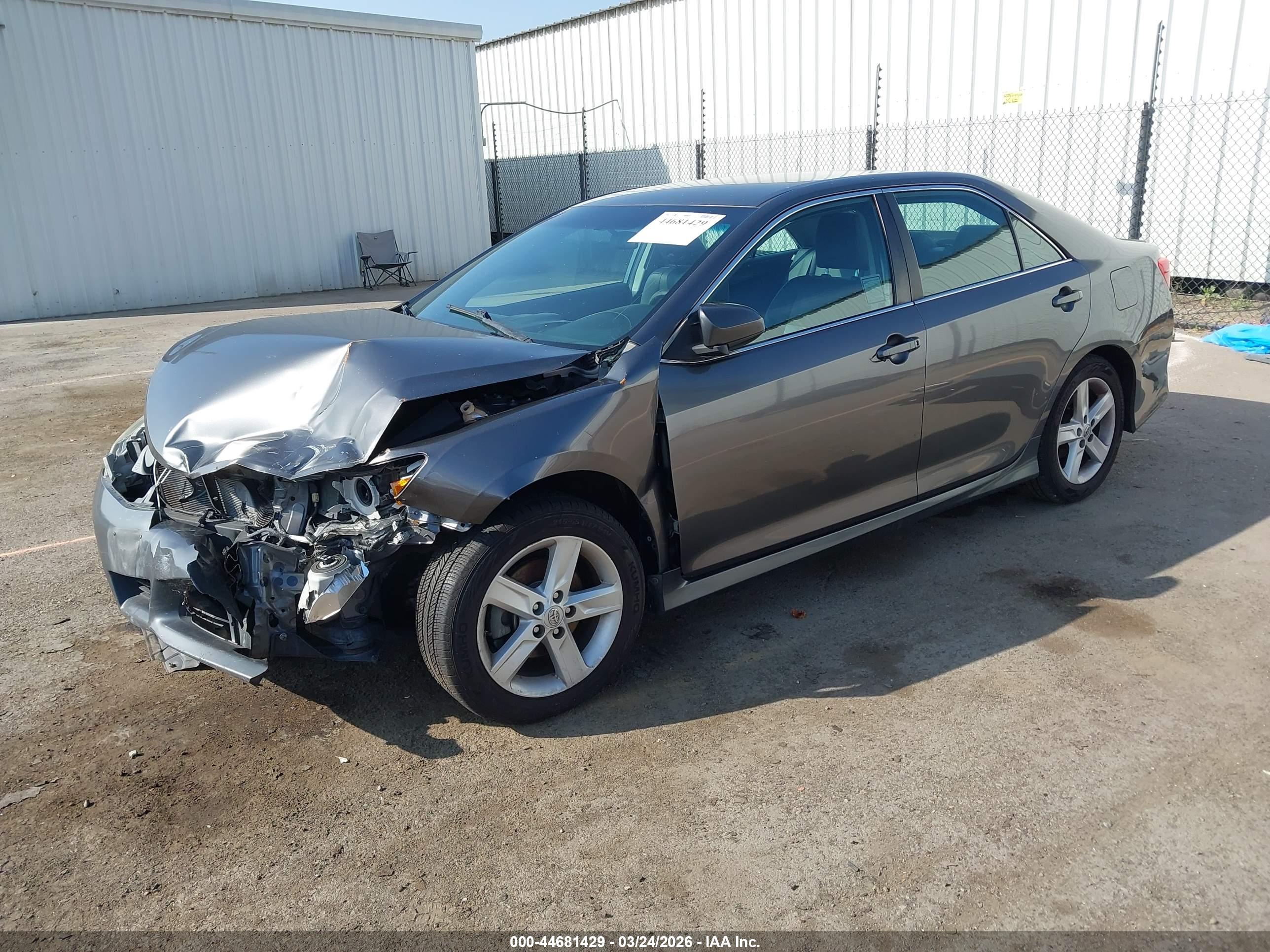 TOYOTA CAMRY image 2