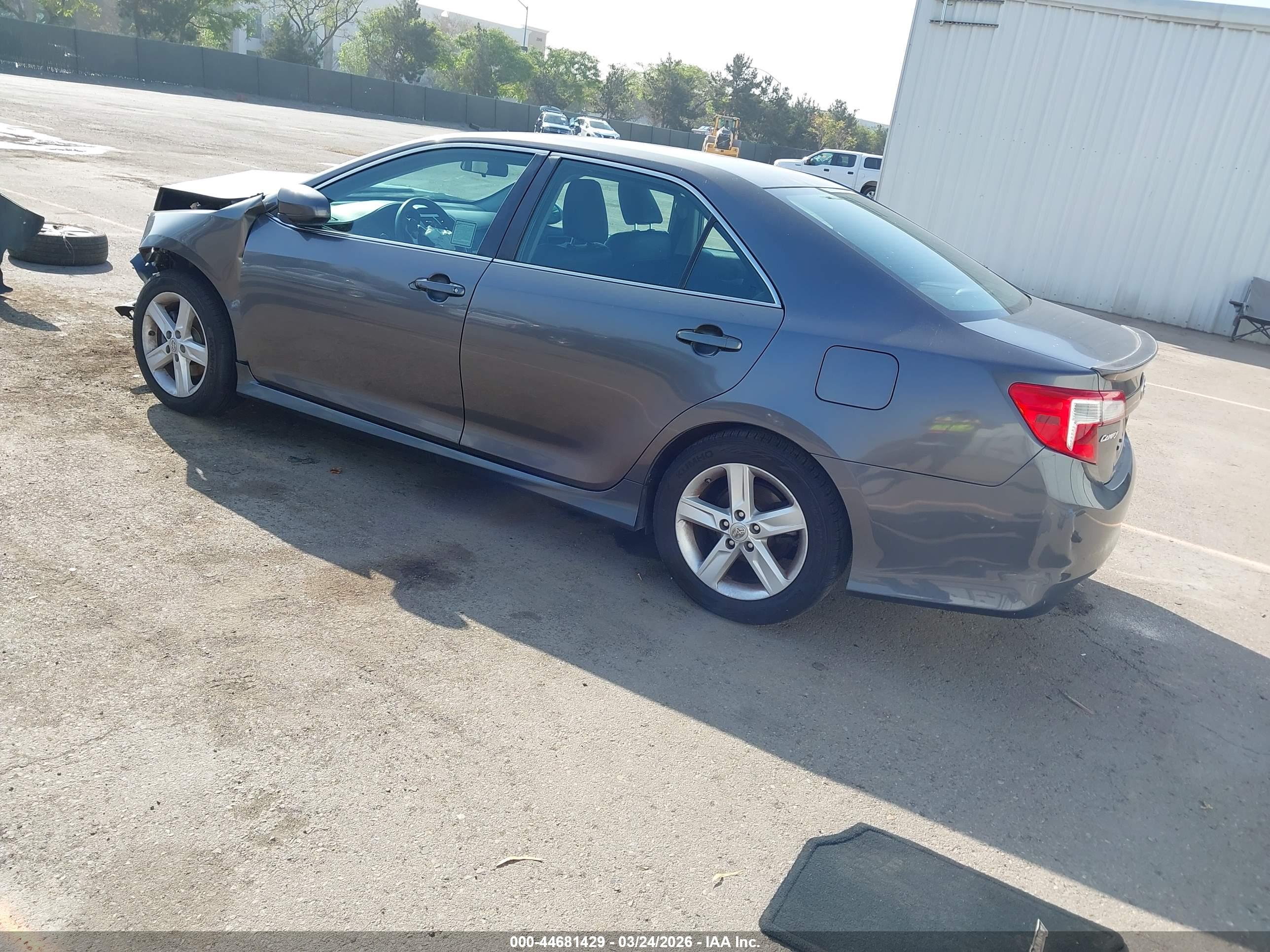 TOYOTA CAMRY image 3