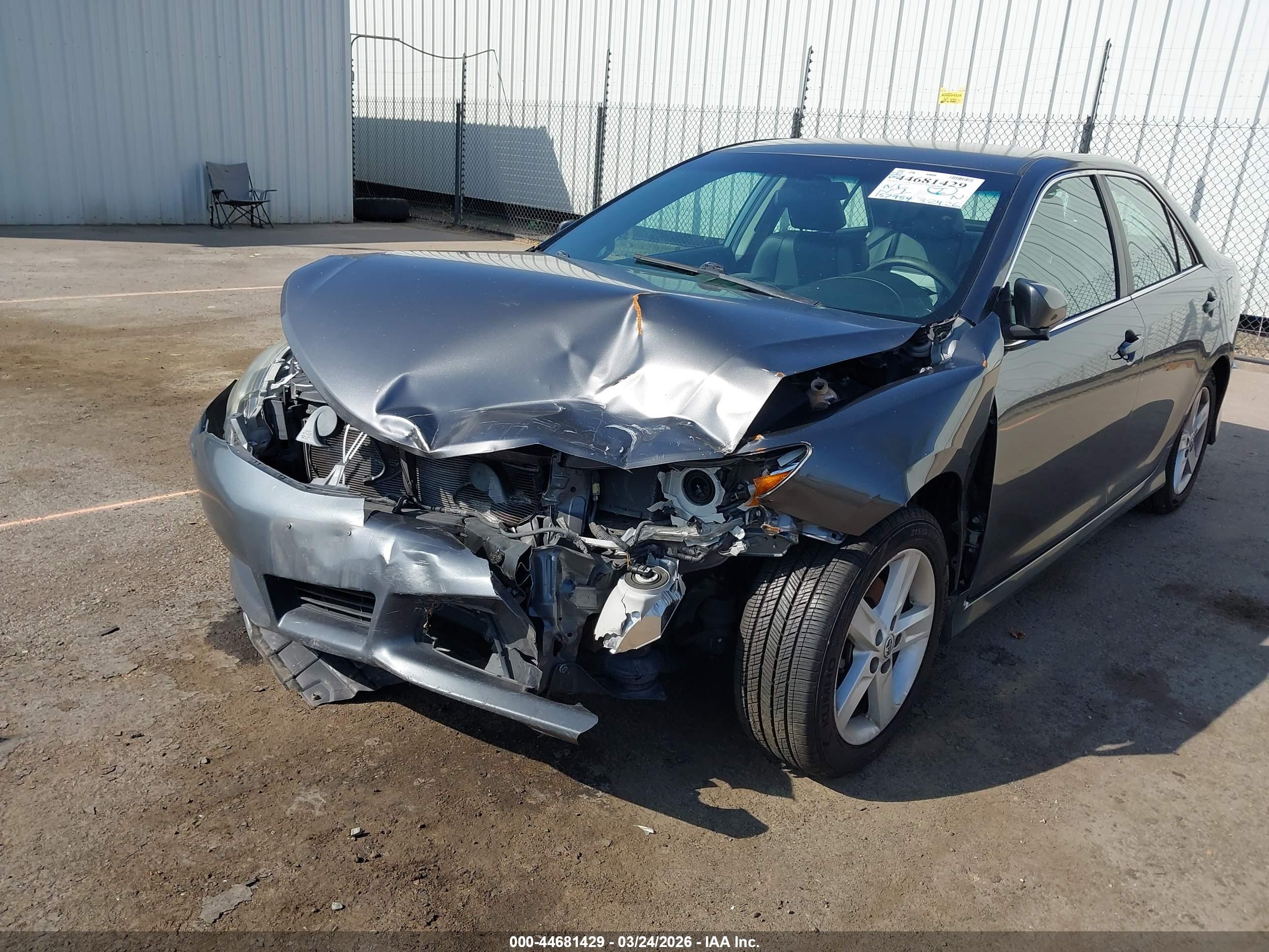 TOYOTA CAMRY image 6