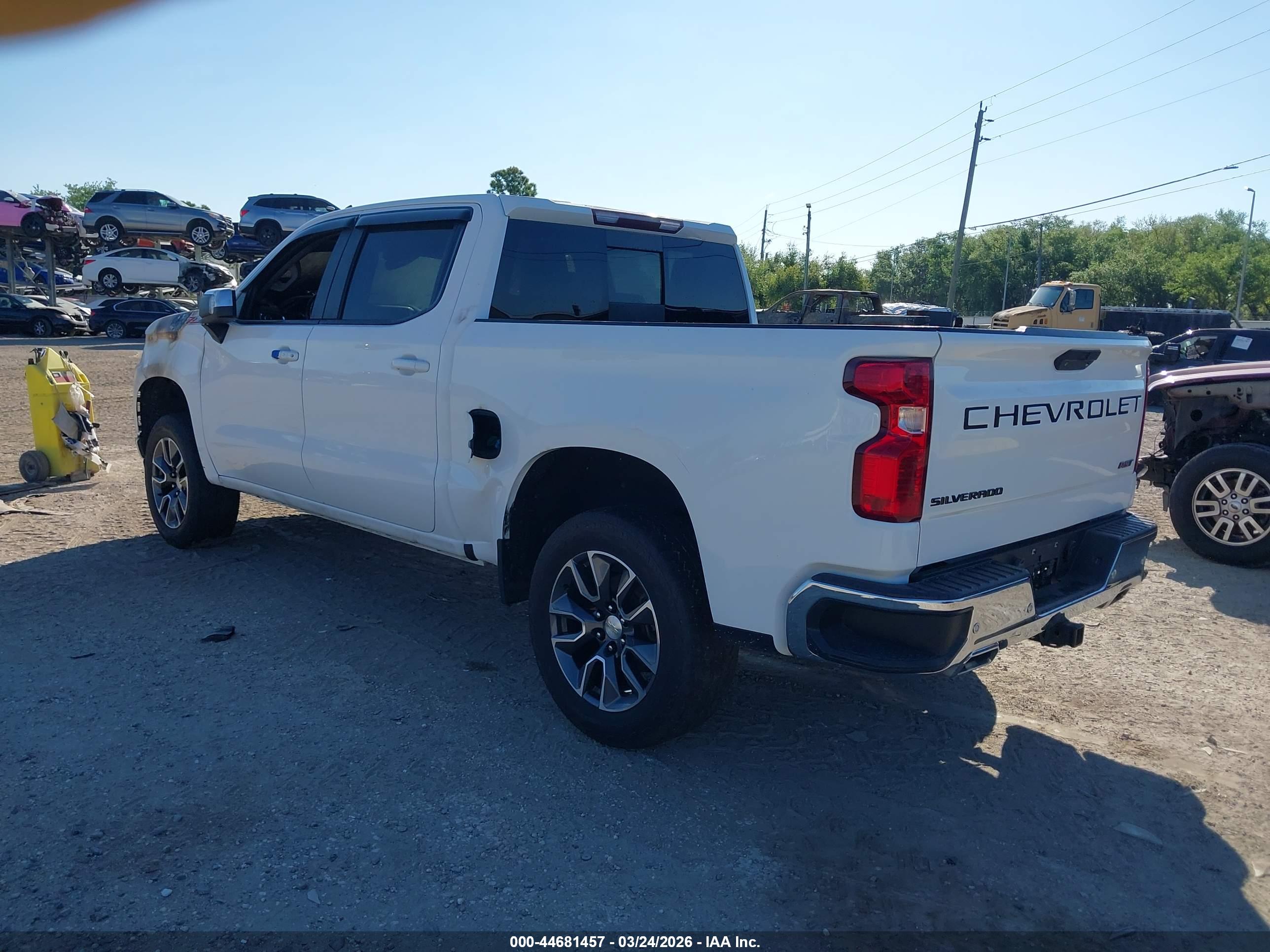 CHEVROLET SILVERADO image 3