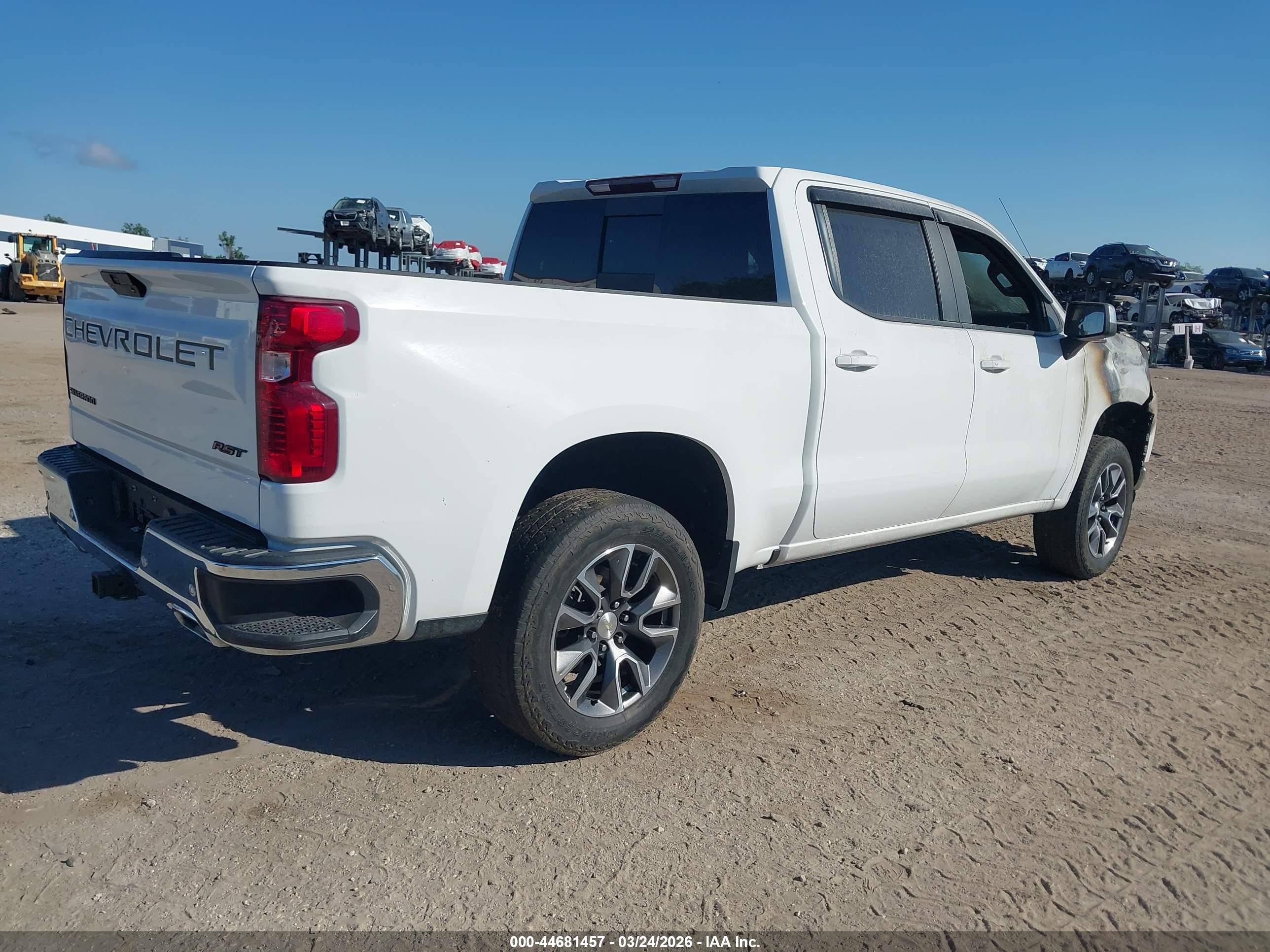 CHEVROLET SILVERADO image 4