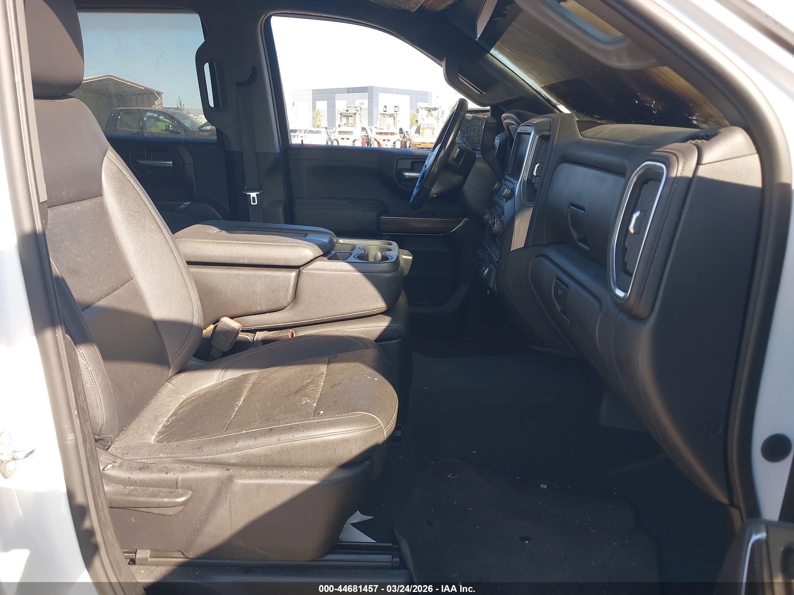 CHEVROLET SILVERADO image 5