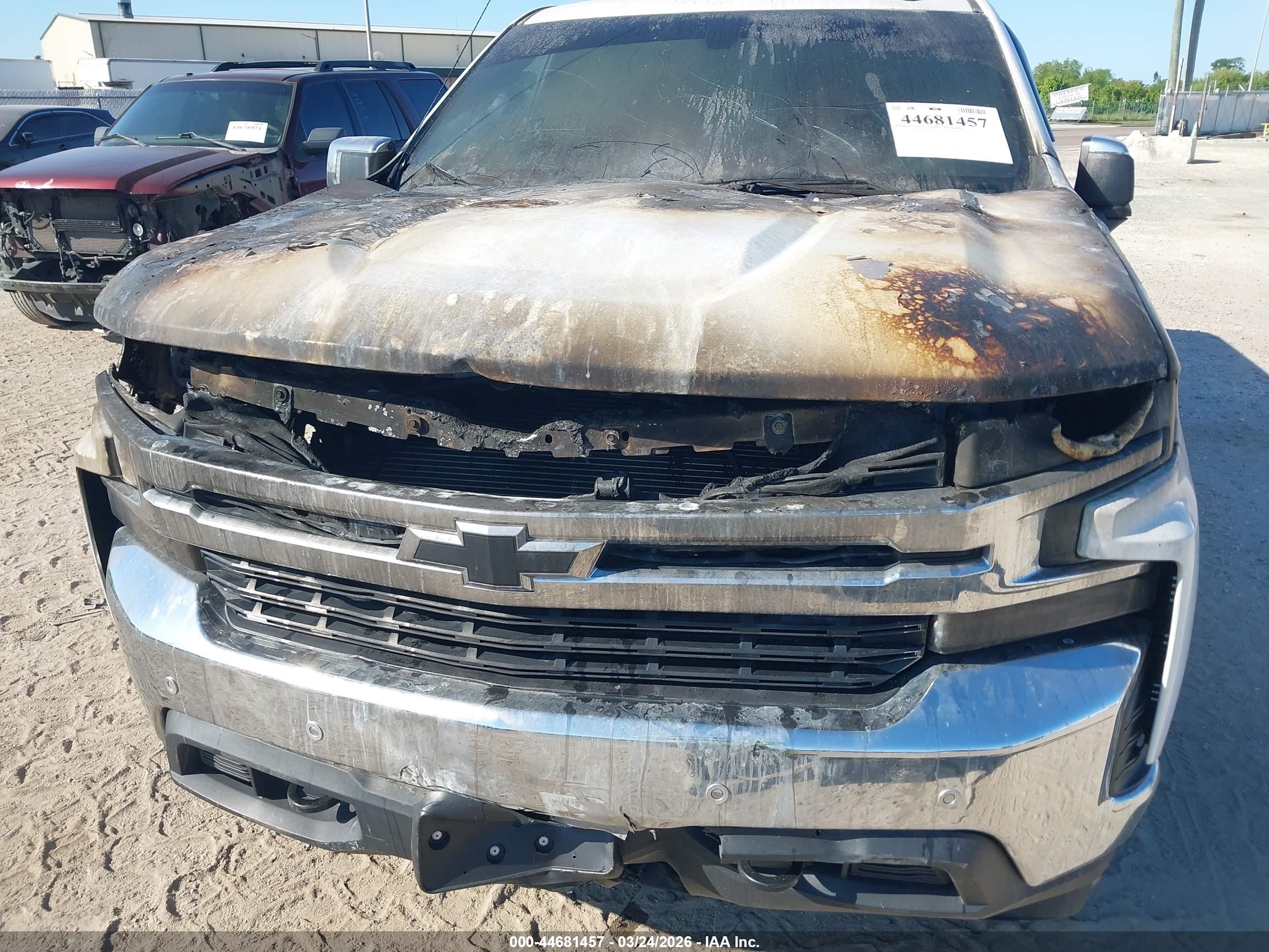 CHEVROLET SILVERADO image 6