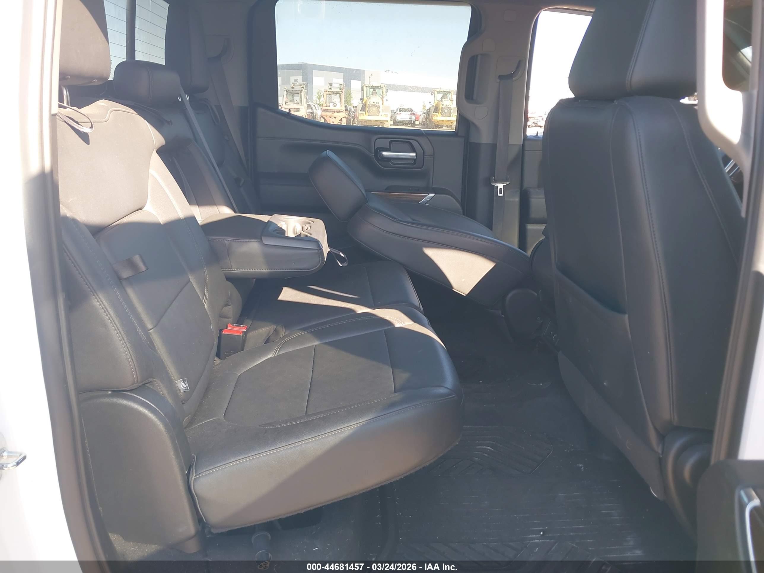 CHEVROLET SILVERADO image 8