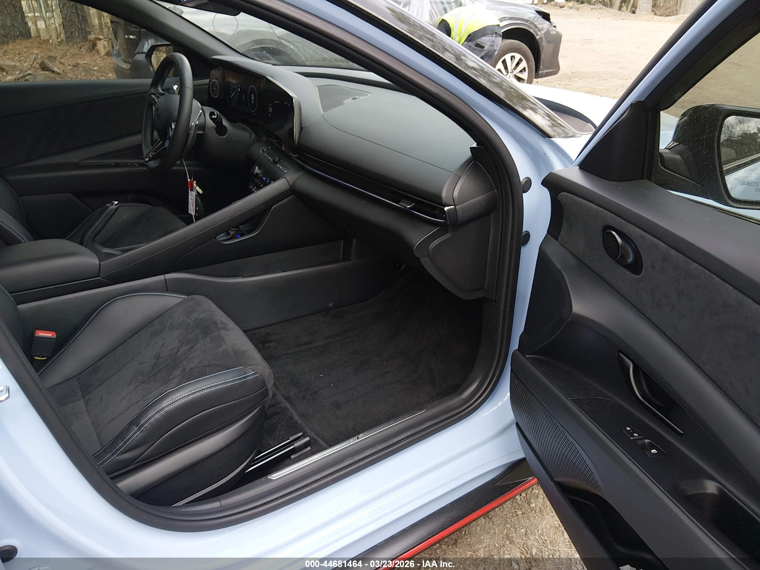 HYUNDAI ELANTRA image 5