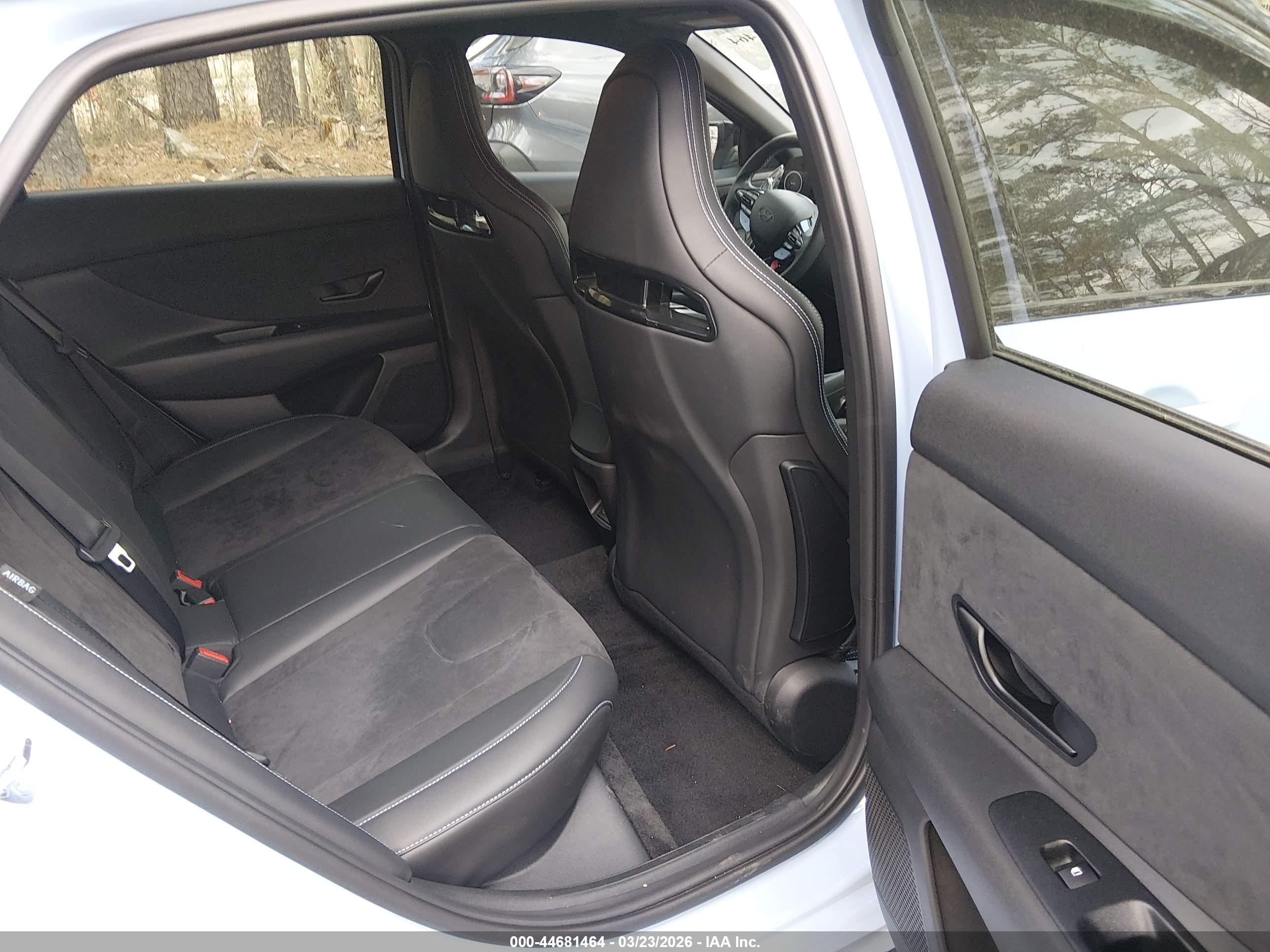 HYUNDAI ELANTRA image 8